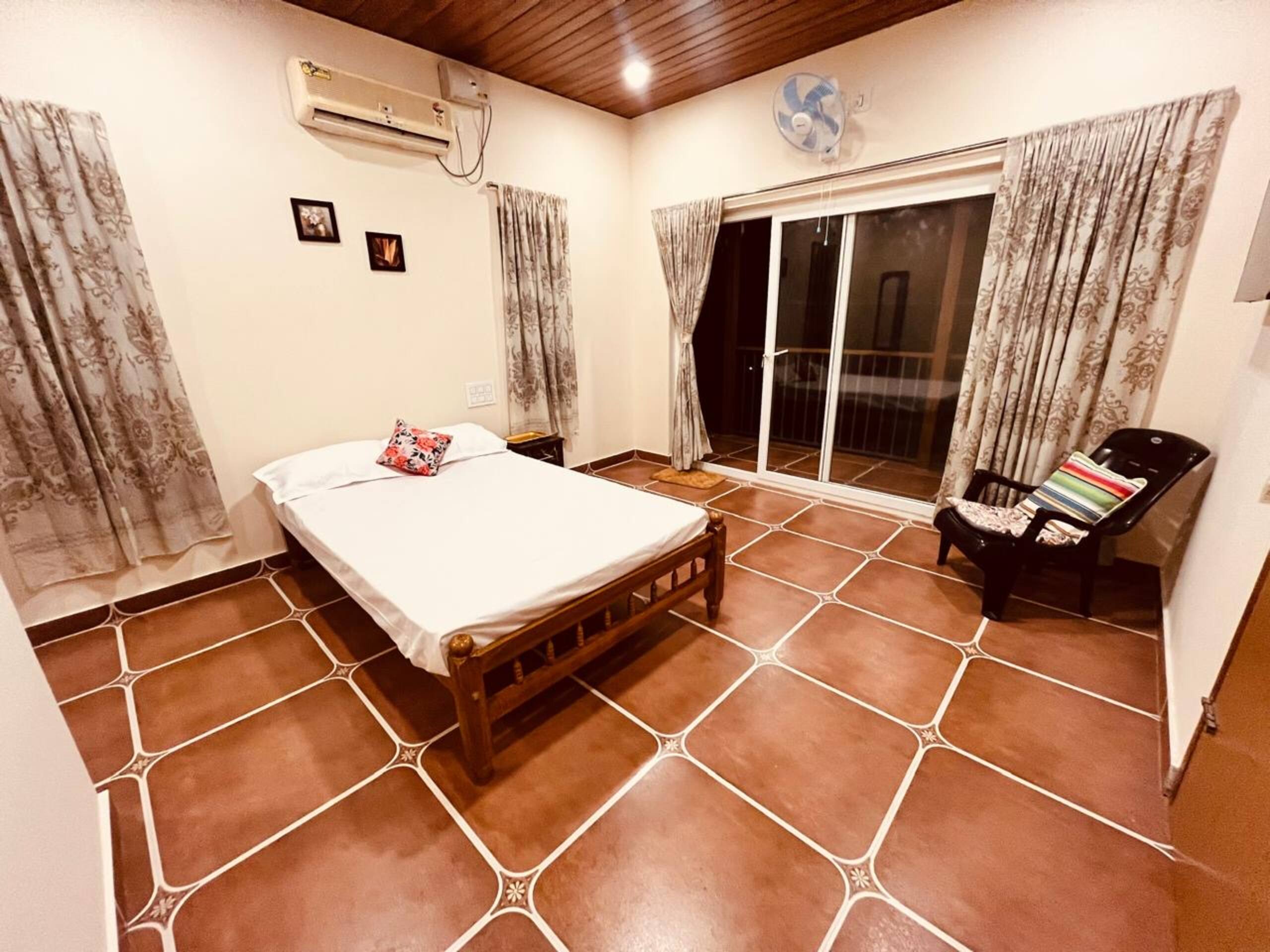 Ambaat Farm Hill View Cottage in Attappadi 4
