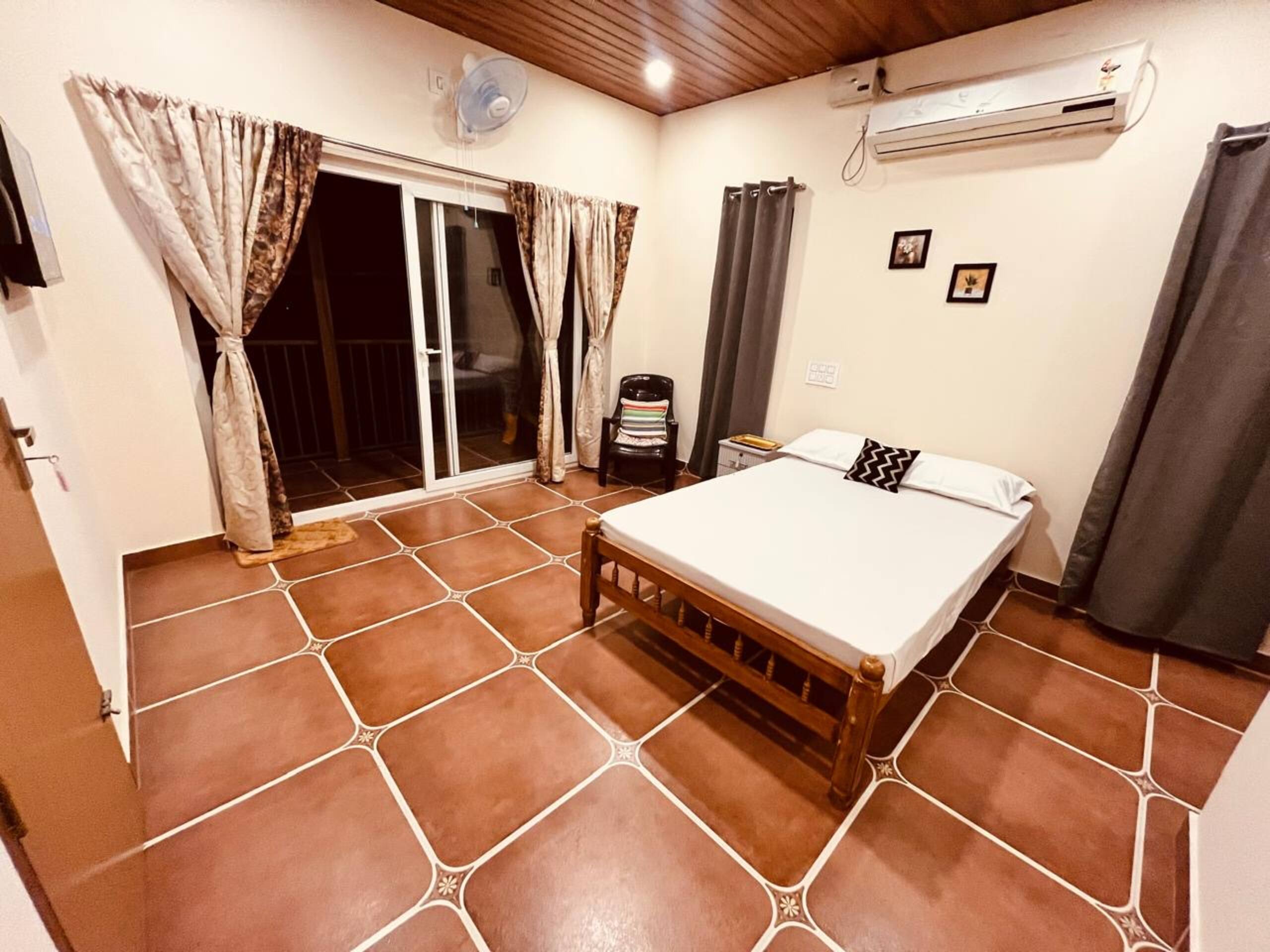 Ambaat Farm Hill View Cottage in Attappadi 6