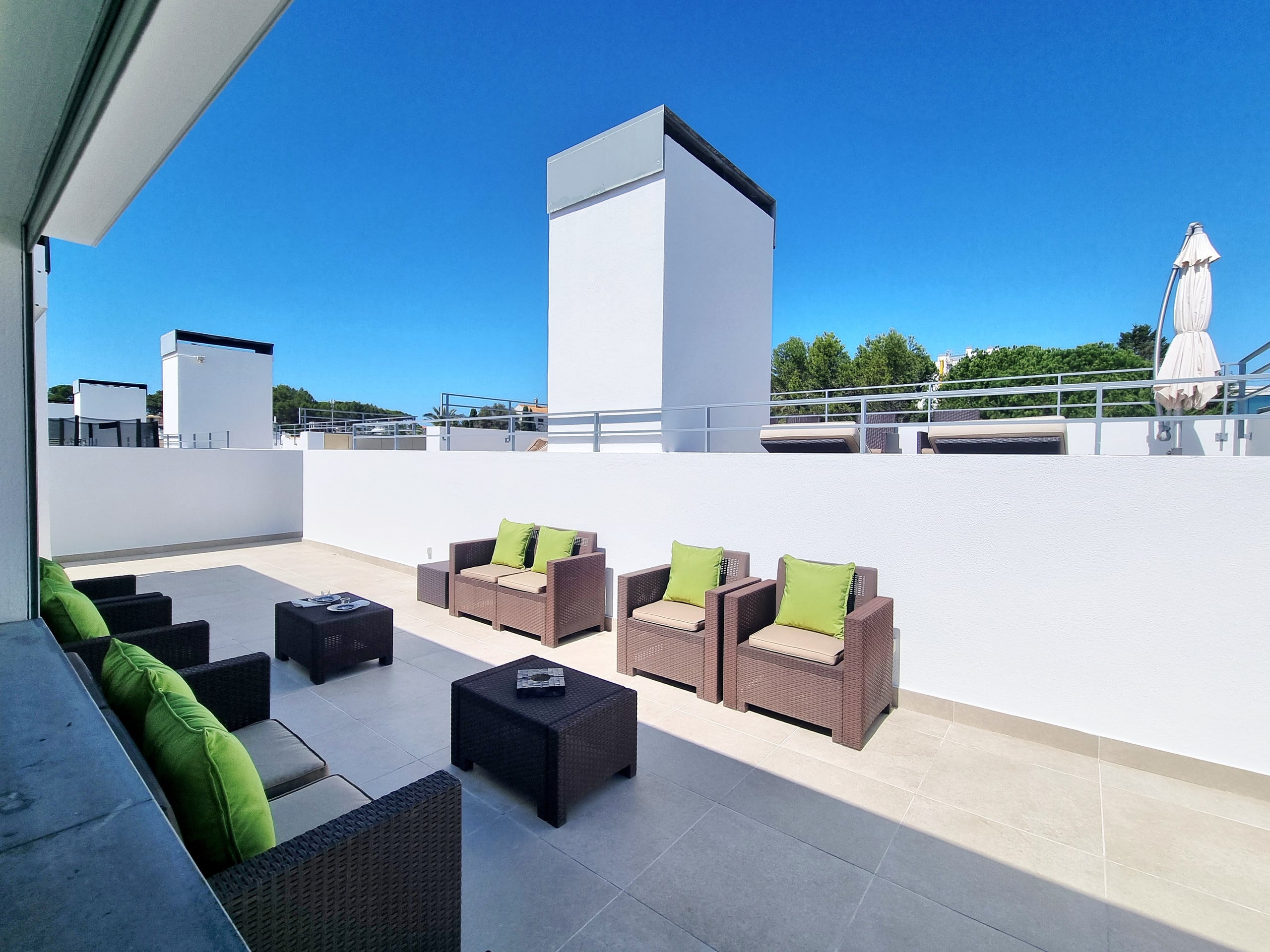 Riviera Premium - Pool, Gardens & Private Rooftop 8