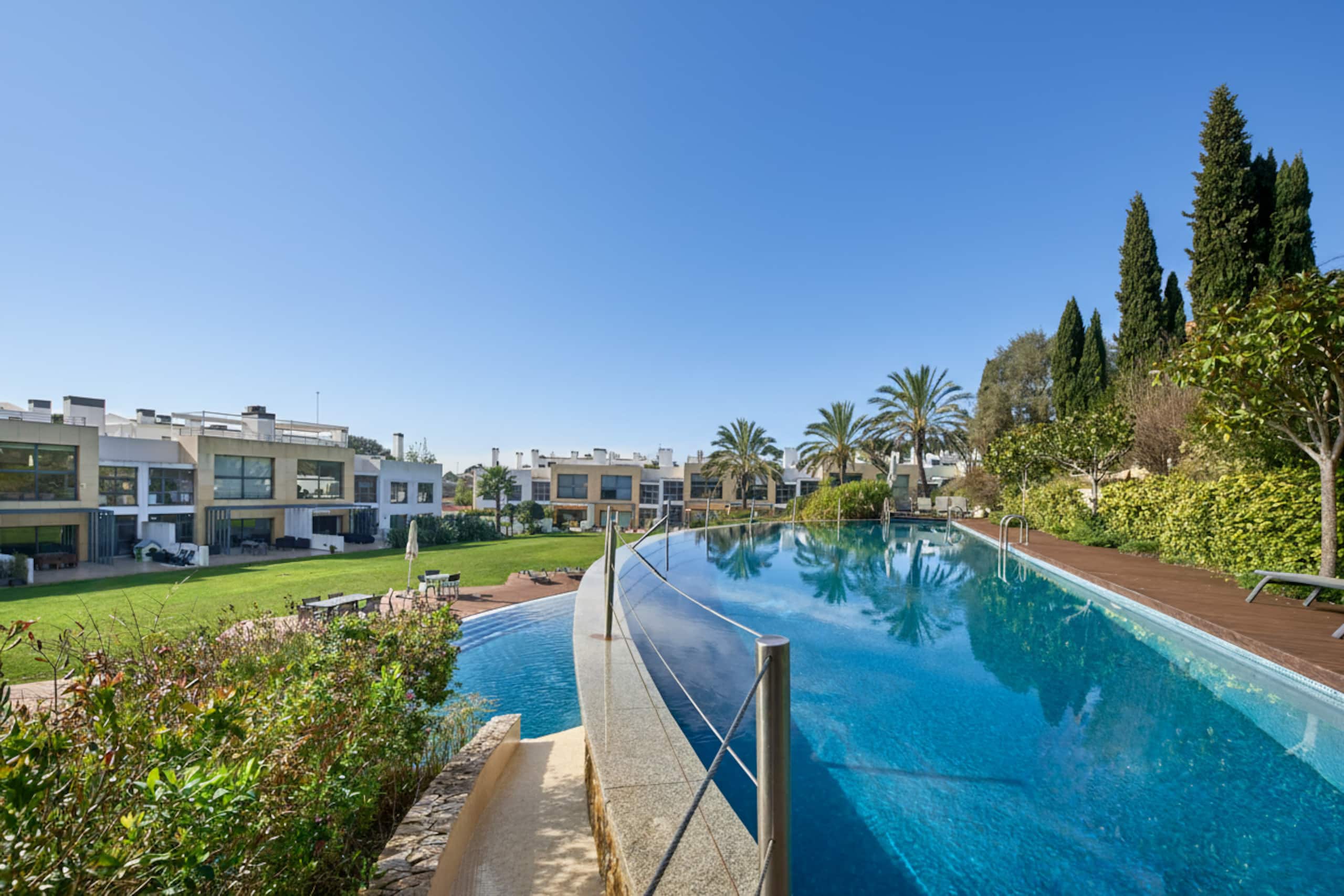 Riviera Premium - Pool, Gardens & Private Rooftop 1