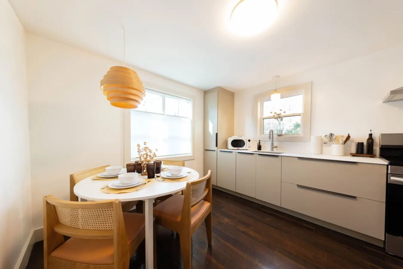 NEW Seattle Retro Retreat Sleeps 4 2
