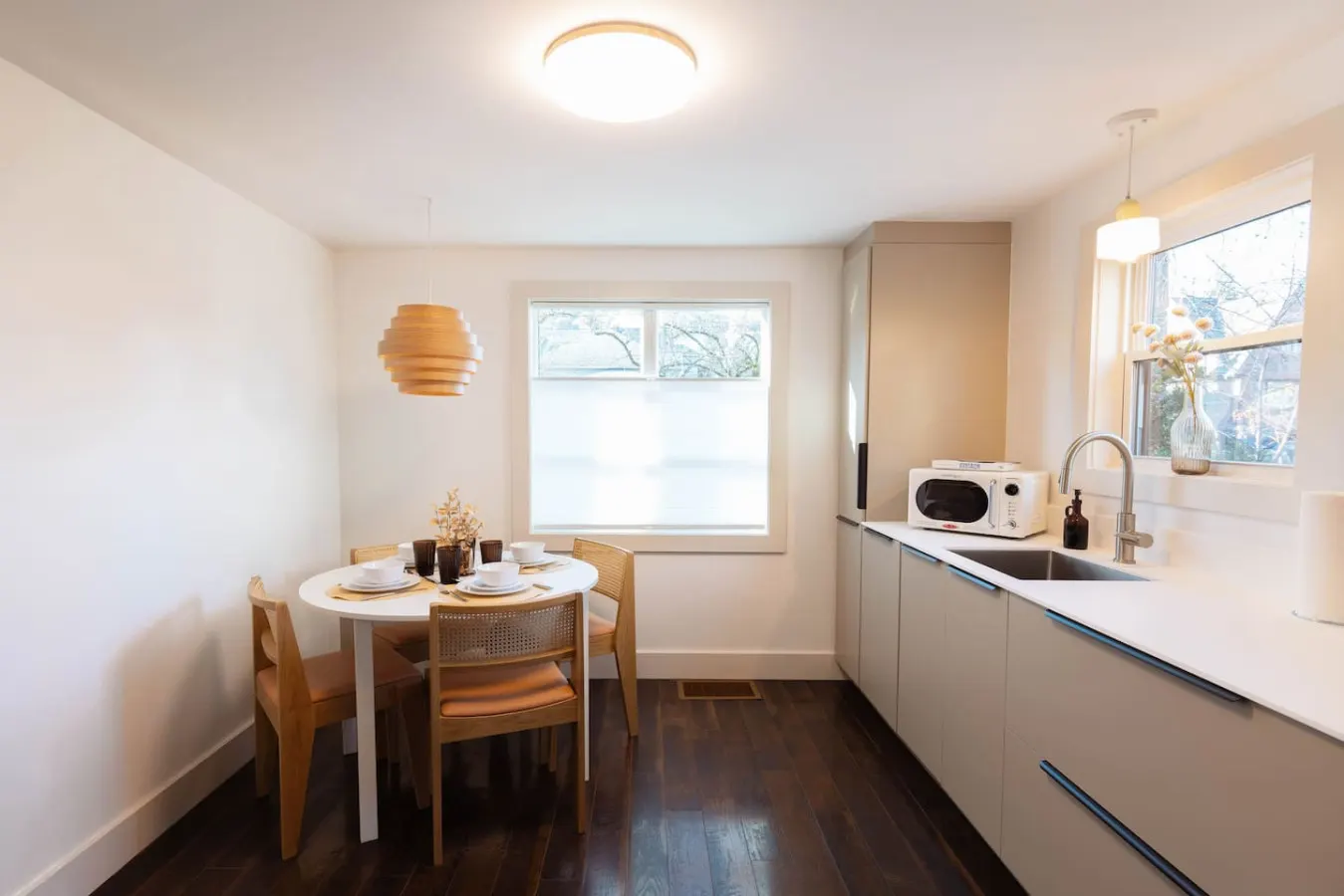 NEW Seattle Retro Retreat Sleeps 4 12