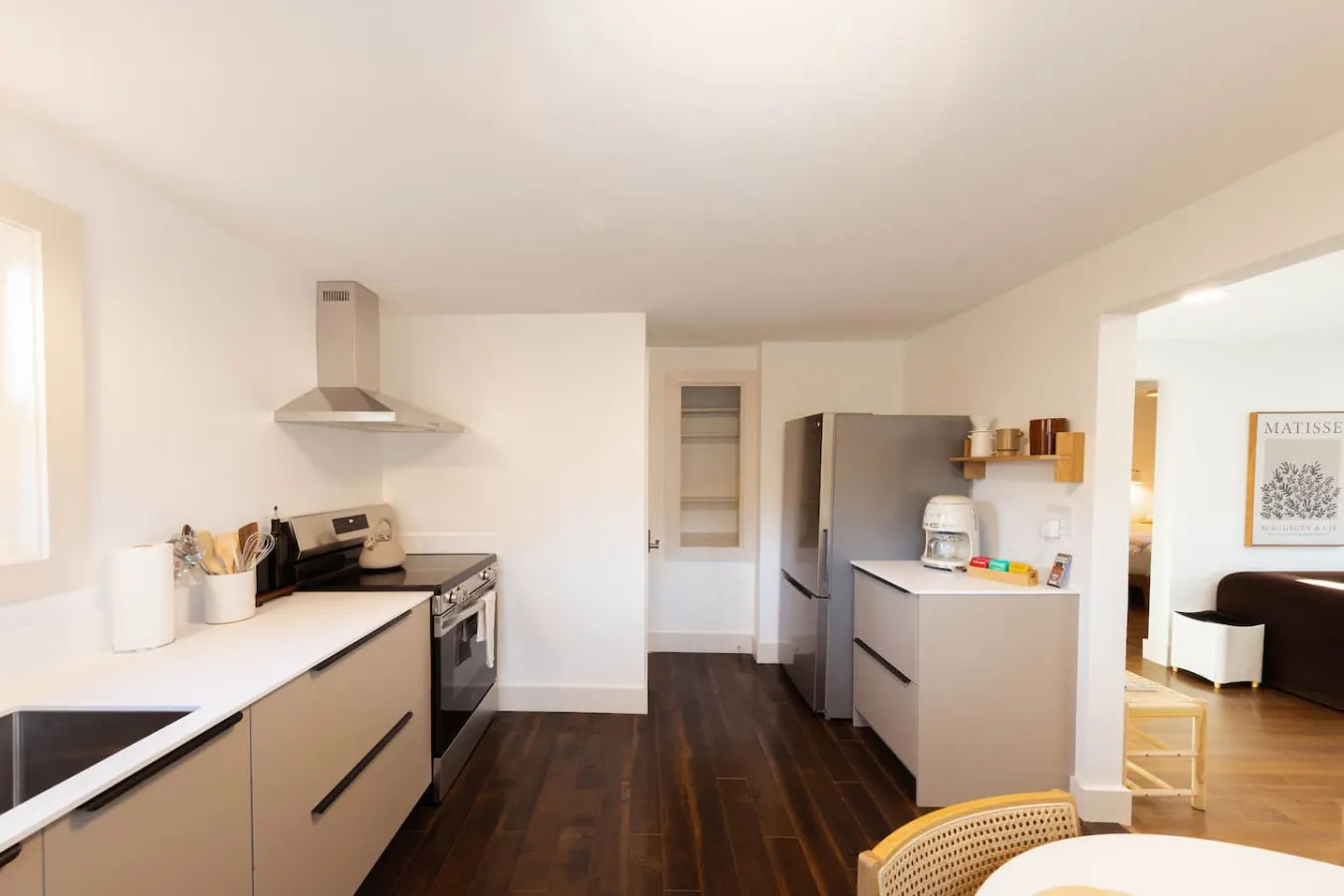 NEW Seattle Retro Retreat Sleeps 4 13