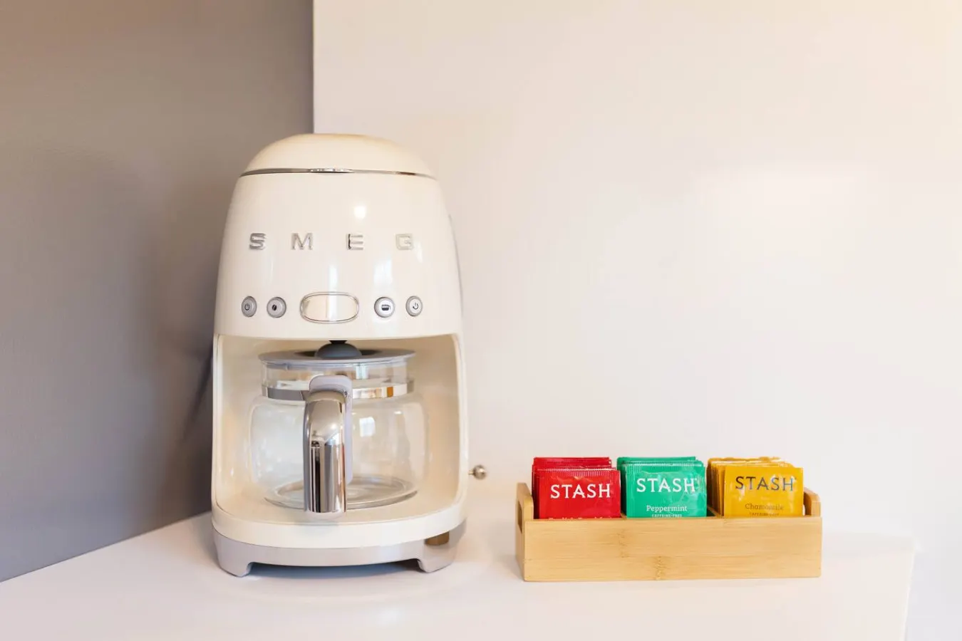 NEW Seattle Retro Retreat Sleeps 4 14