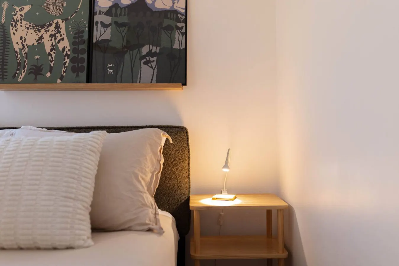 NEW Seattle Retro Retreat Sleeps 4 17
