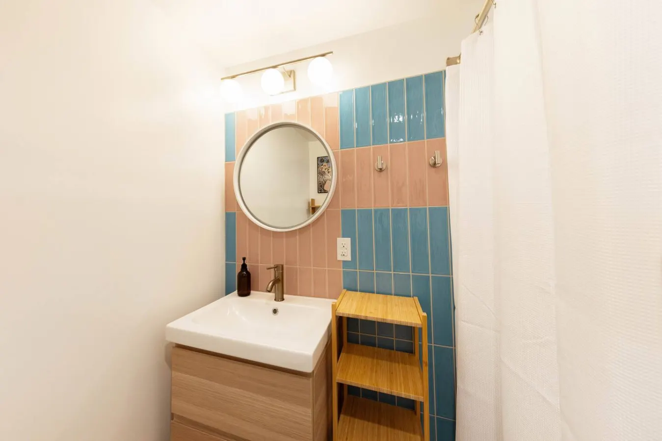 NEW Seattle Retro Retreat Sleeps 4 19