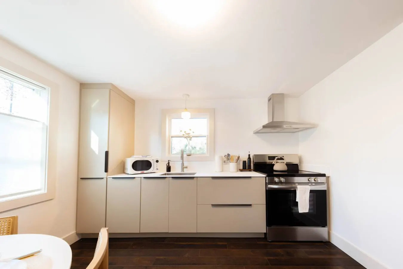 NEW Seattle Retro Retreat Sleeps 4 5