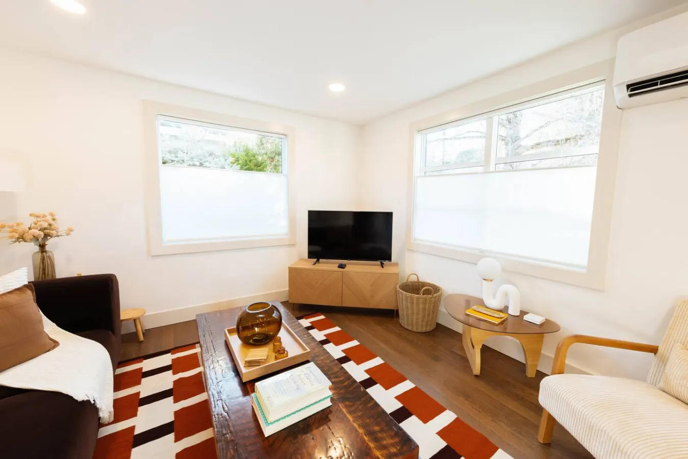 NEW Seattle Retro Retreat Sleeps 4 8