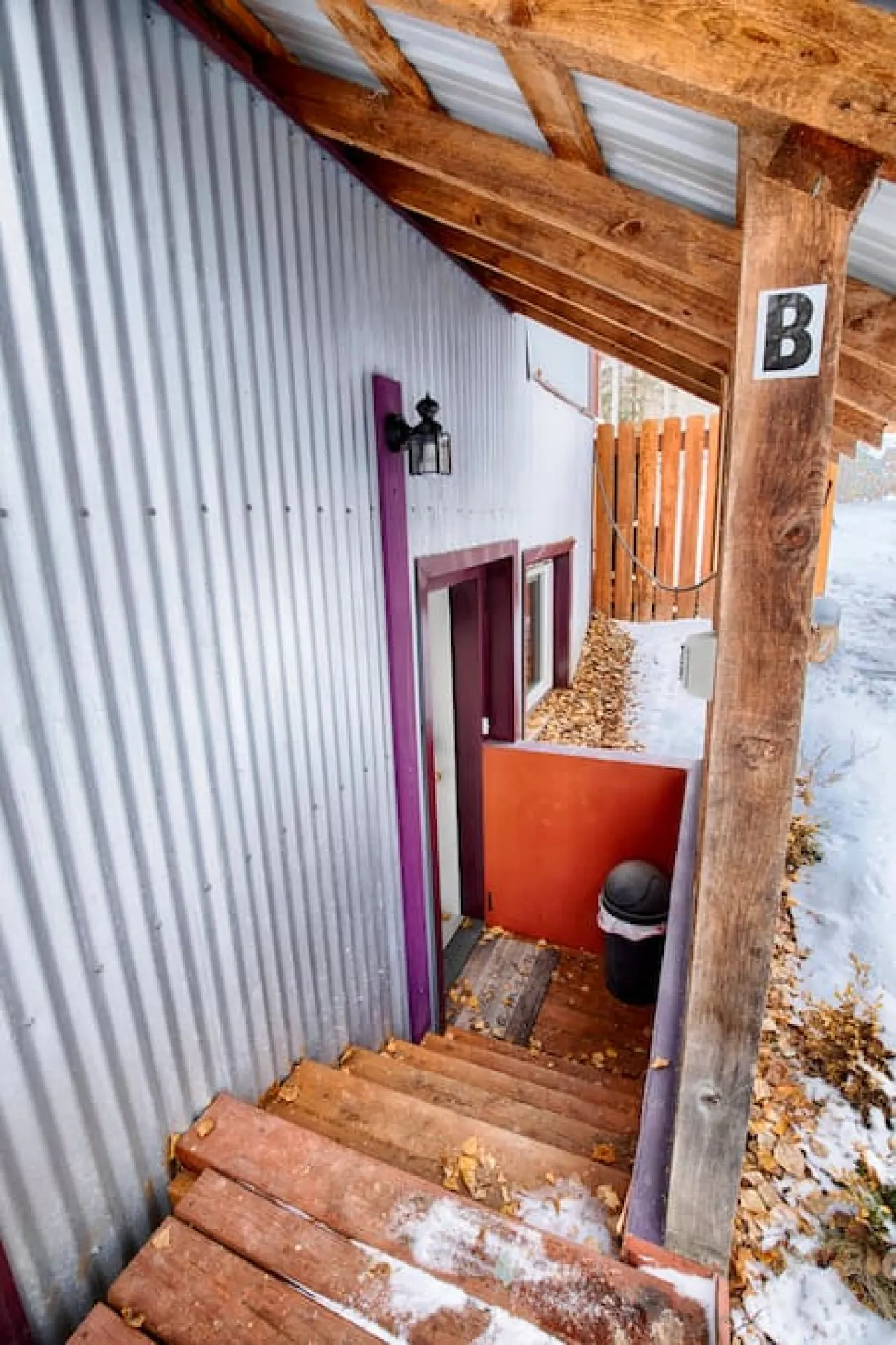 Cozy Basement Apartment & Executive Retreat 9
