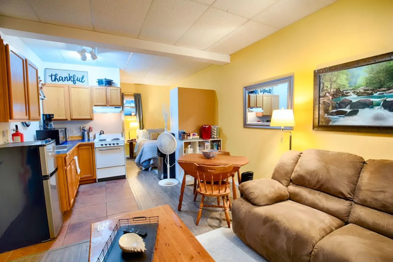 Cozy Basement Apartment & Executive Retreat 13