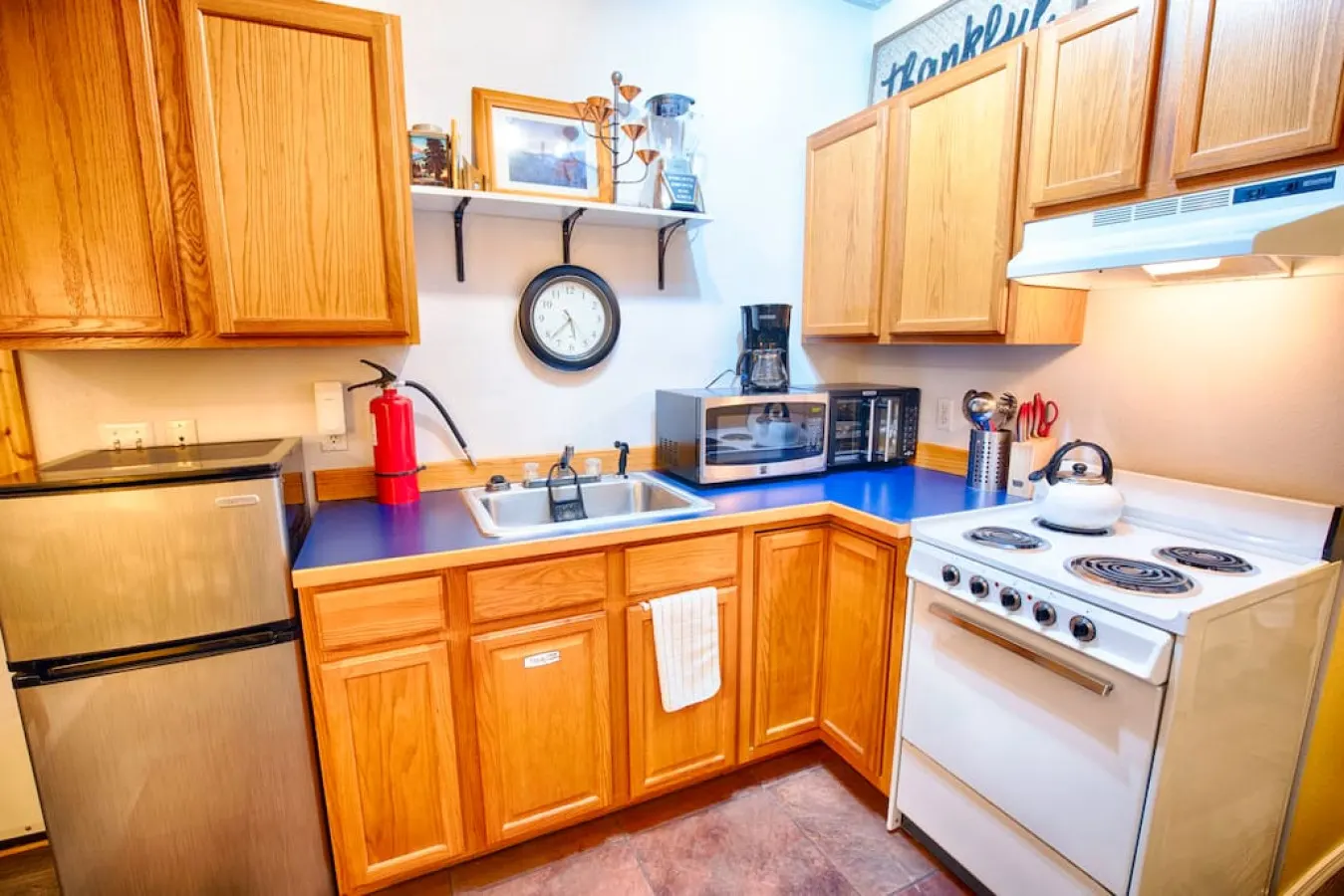 Cozy Basement Apartment & Executive Retreat 14