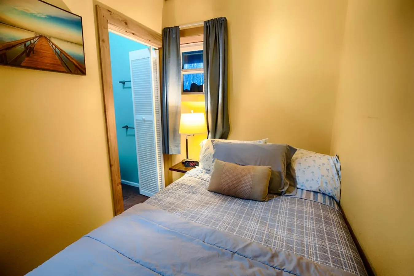 Cozy Basement Apartment & Executive Retreat 16