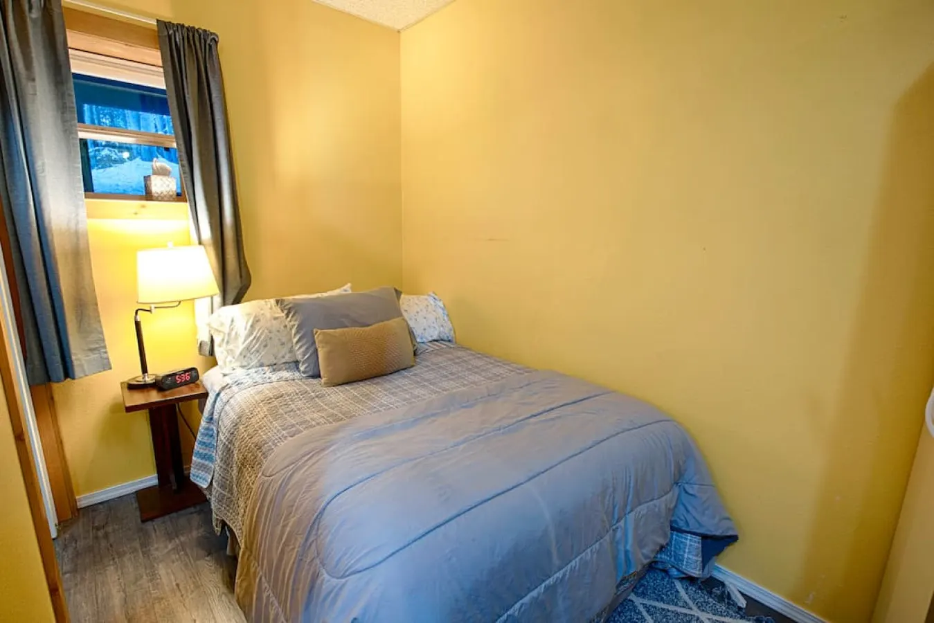 Cozy Basement Apartment & Executive Retreat — photo 4