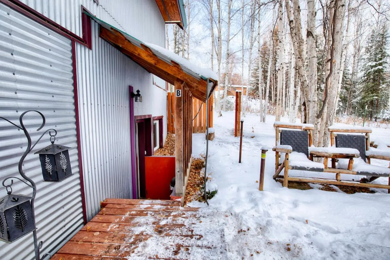 Cozy Basement Apartment & Executive Retreat 8