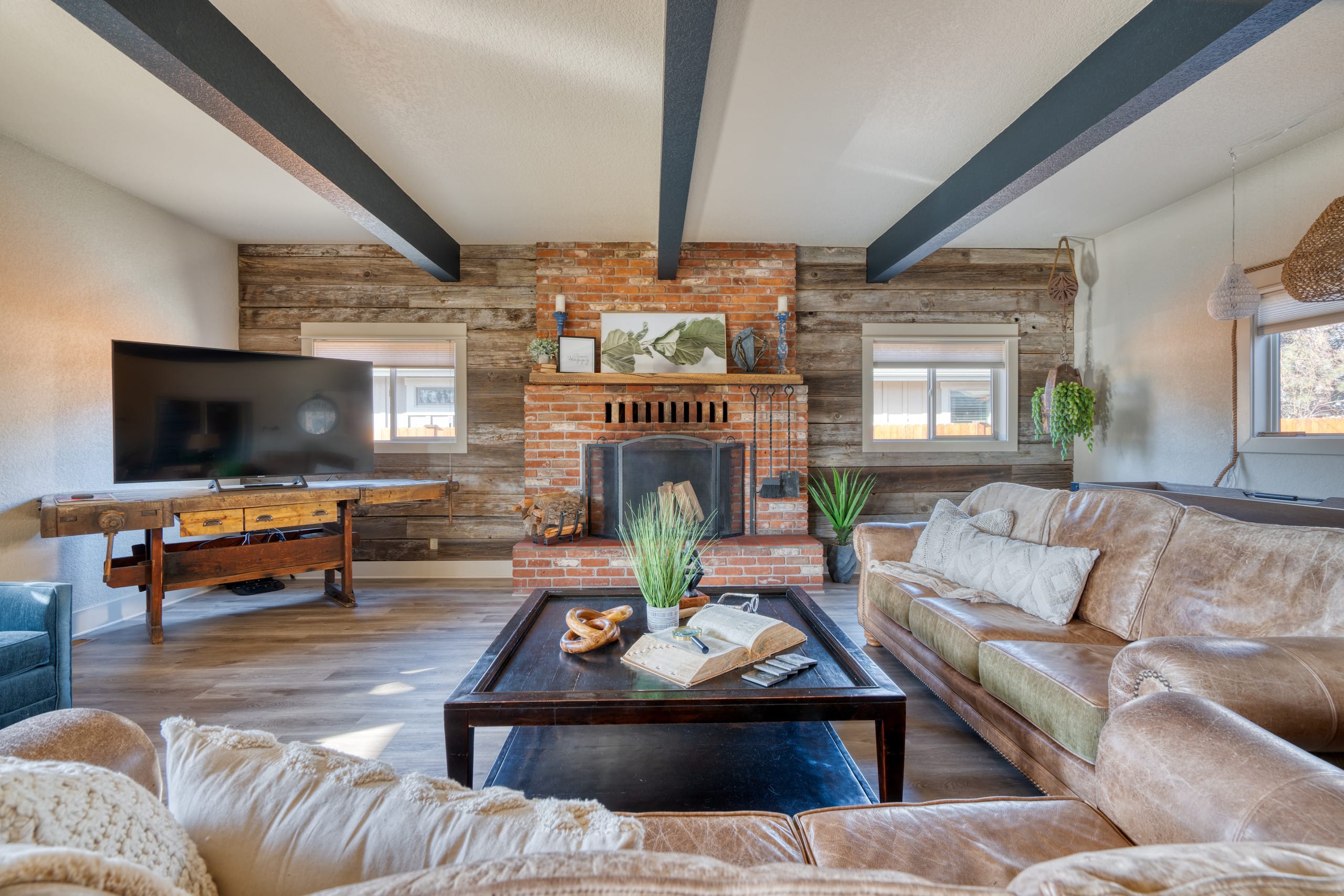 Spacious Bend Mid-Century•Near Old Mill & Downtown