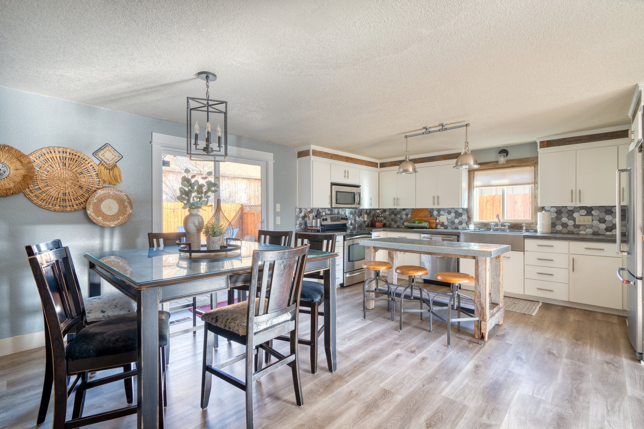 Spacious Bend Mid-Century•Near Old Mill & Downtown 17