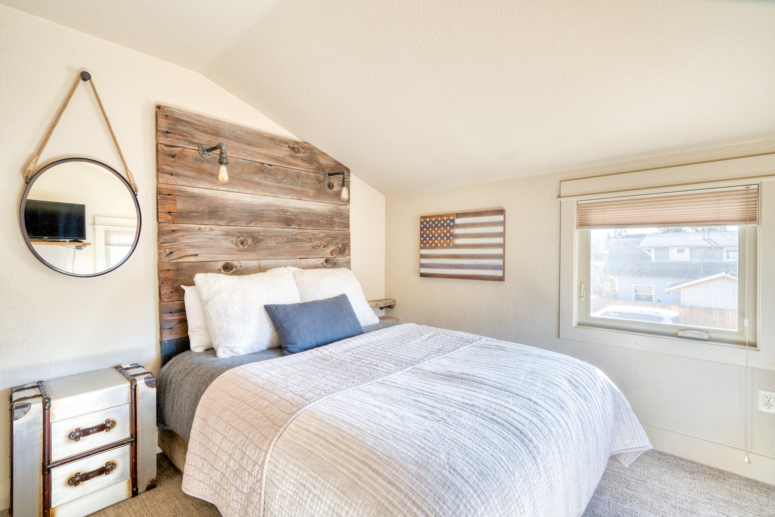 Spacious Bend Mid-Century•Near Old Mill & Downtown 25