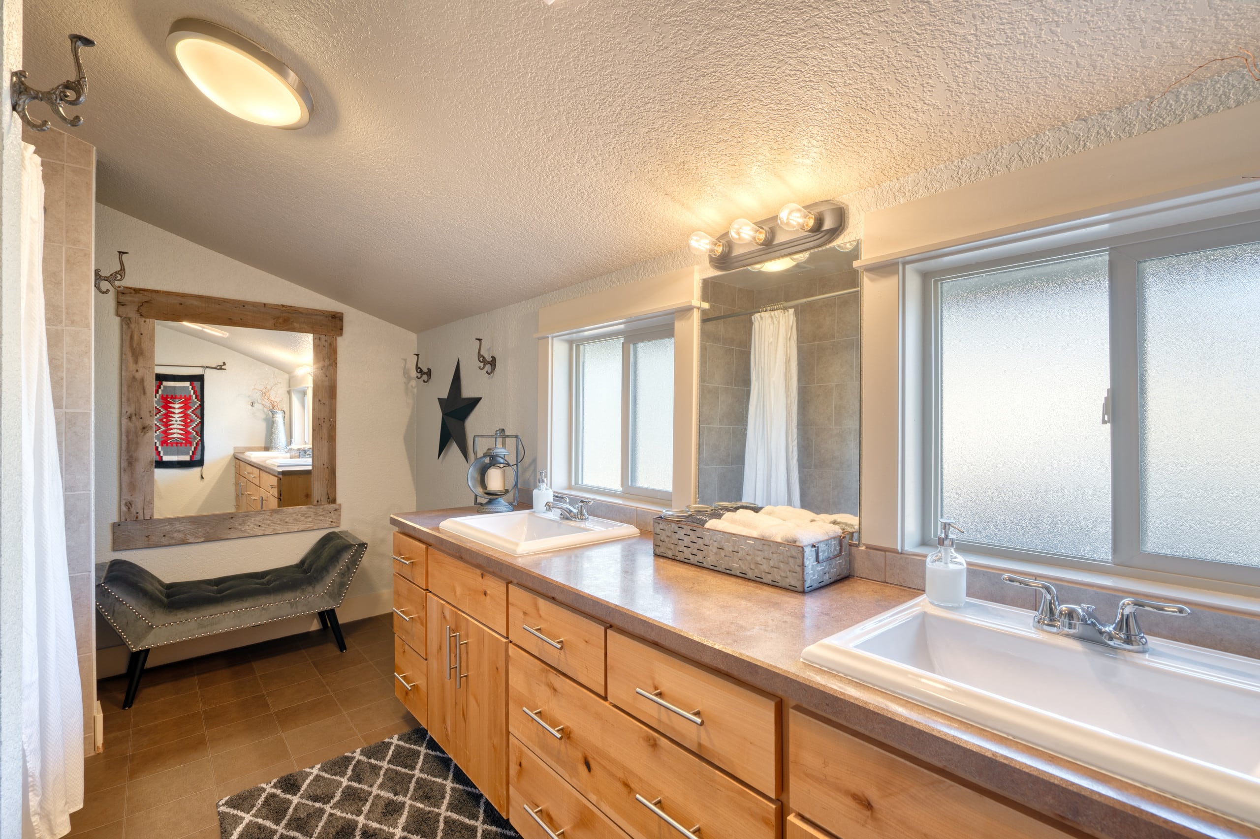 Spacious Bend Mid-Century•Near Old Mill & Downtown 33