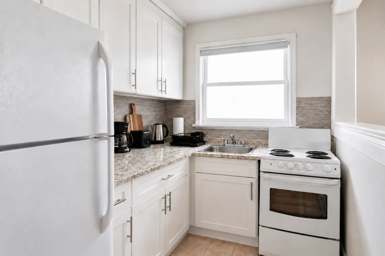 Cozy 2BR – Walk to Downtown & University! 8