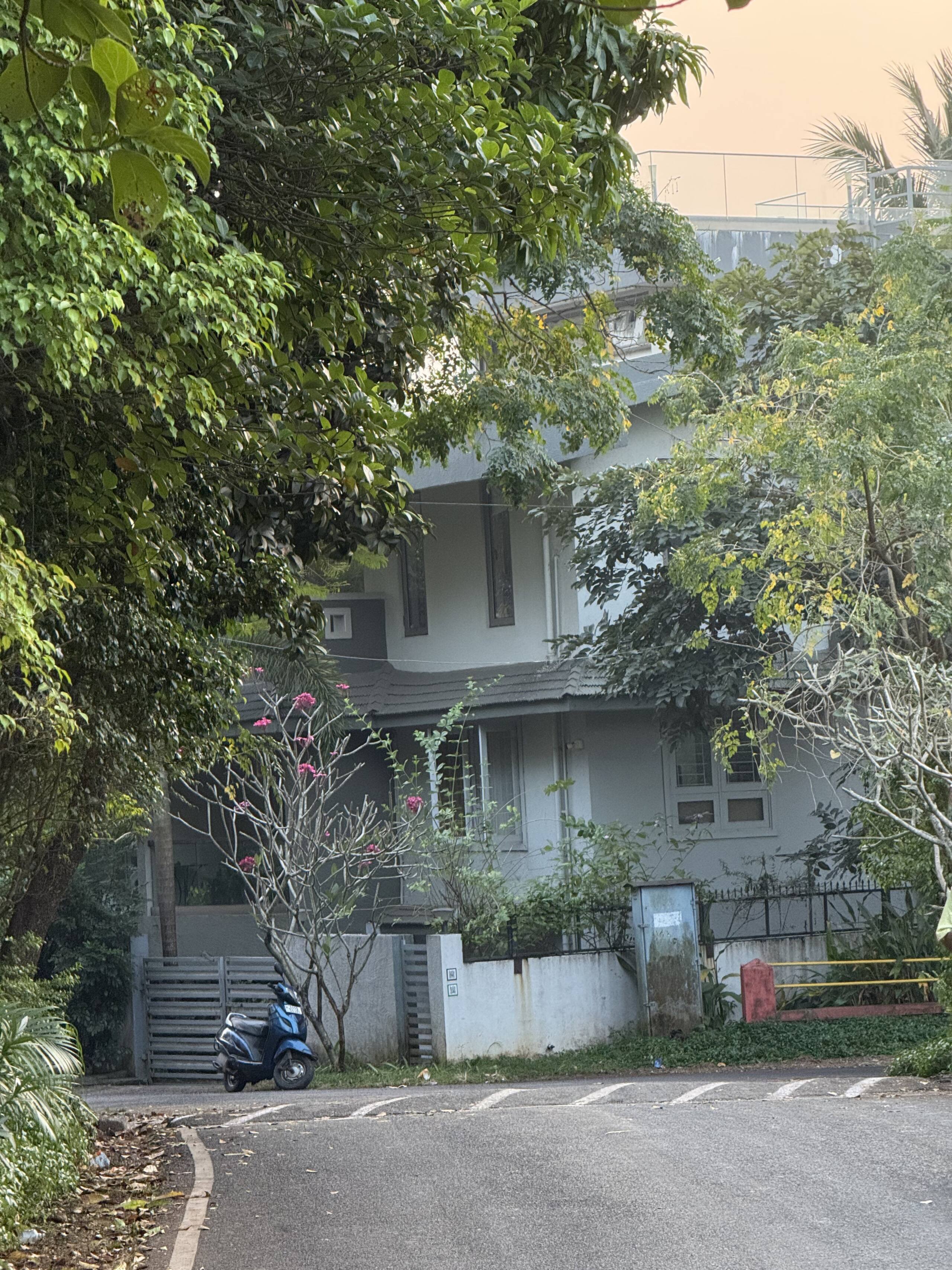 Comfortable 3 BHK Flat/ 3 min to Beach / Sleeps 8 8