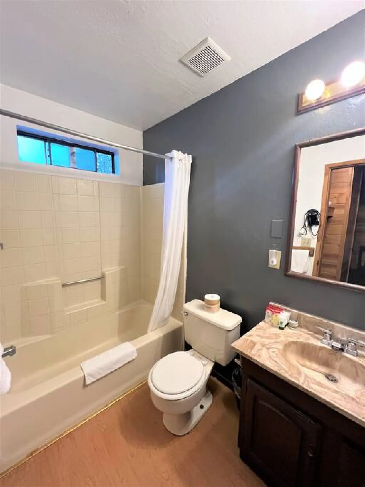 Secluded 2Bd Suite with Hot Tub - Bear Manor #7 3
