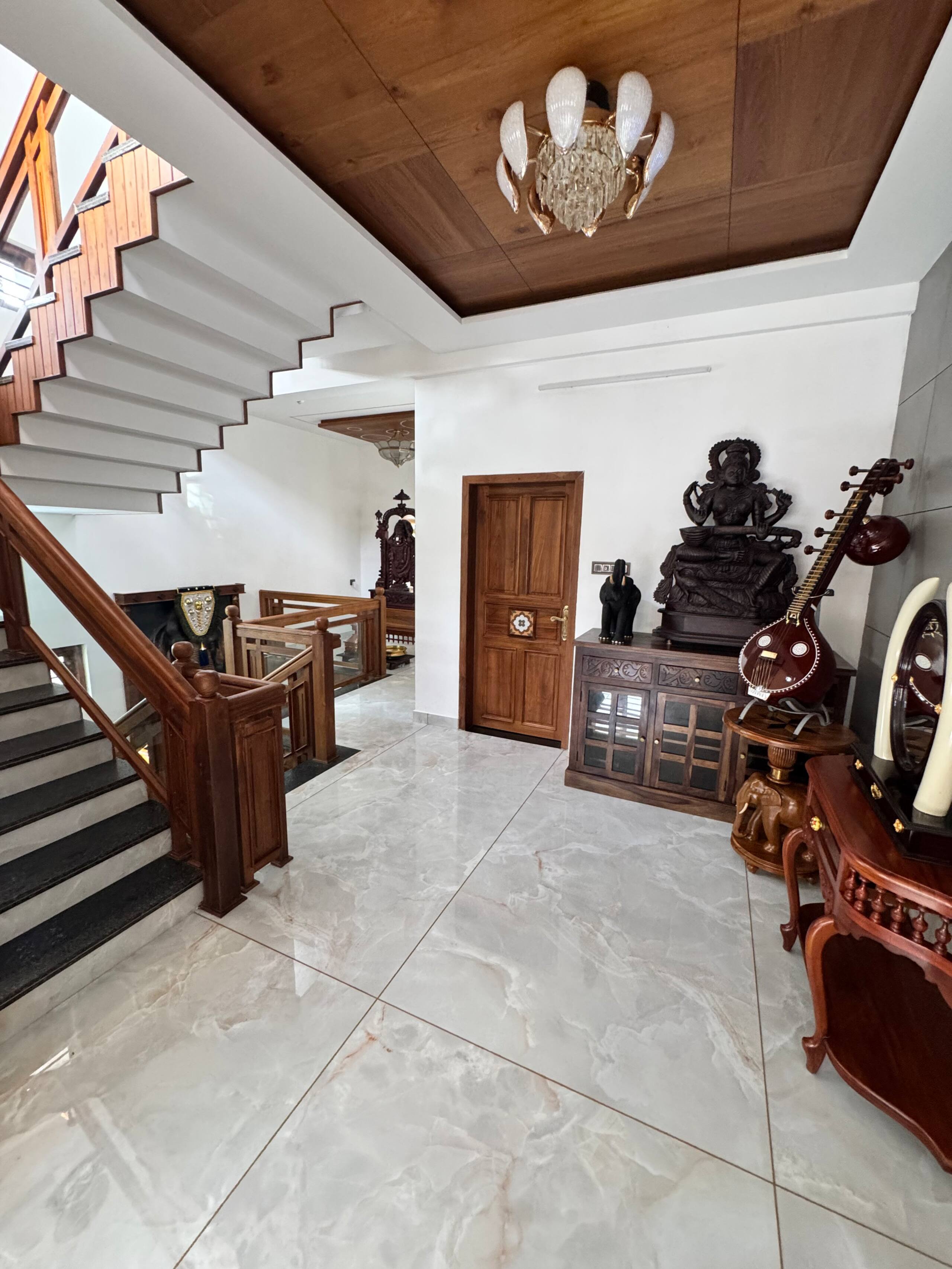 Luxury heritage 3BHK 300m away from lulumall TVM 20