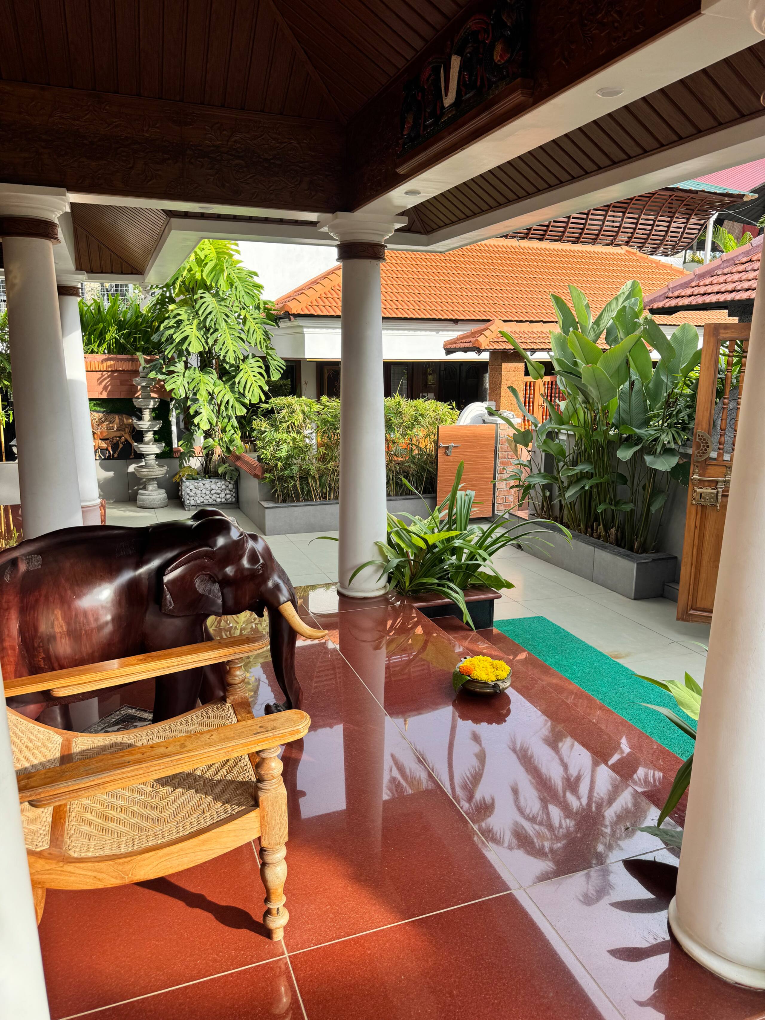 Luxury heritage 3BHK 300m away from lulumall TVM 7