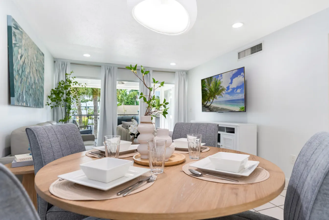 Naples Luxe Coral Oasis - Walk to the beach and 5th Ave