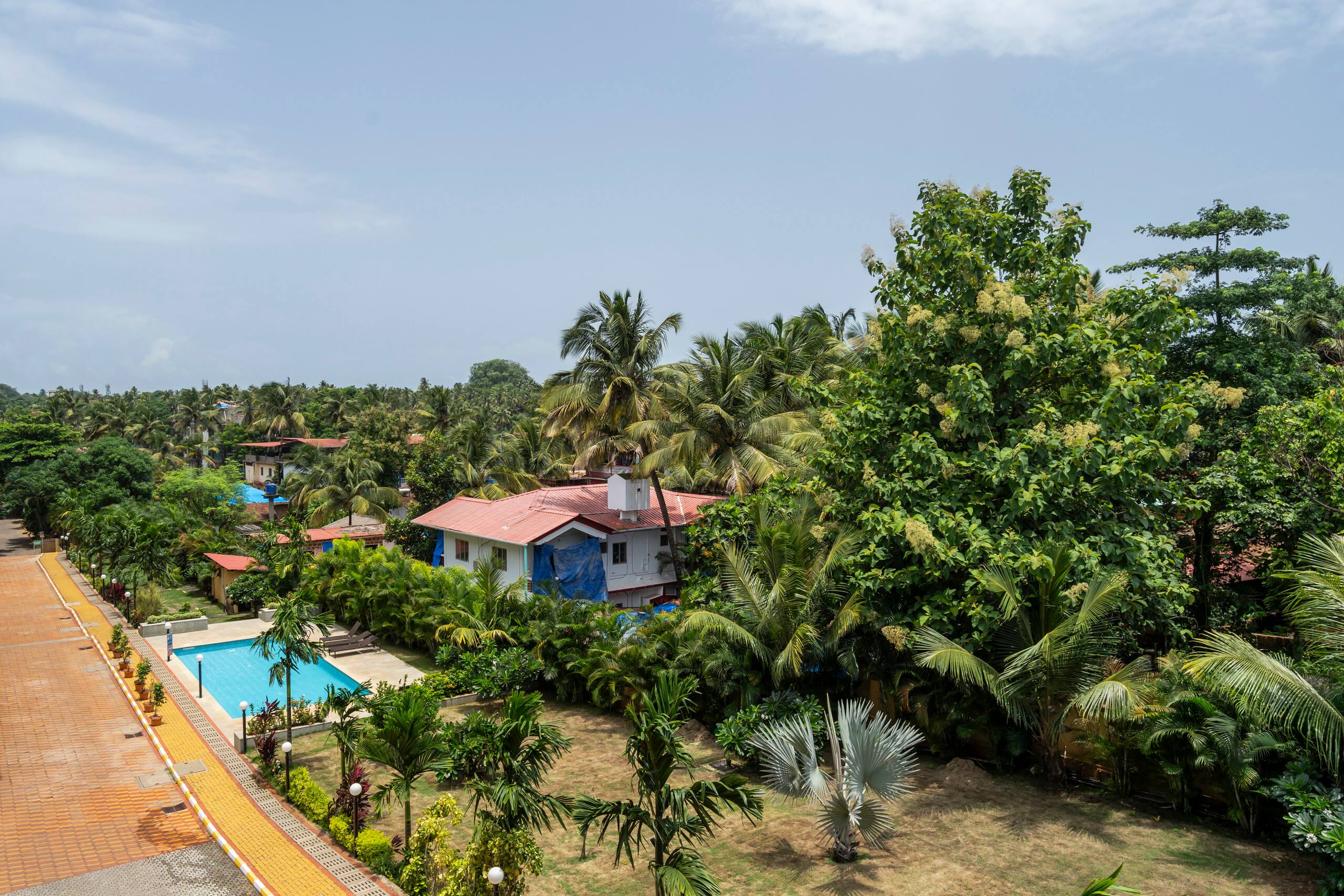 Emerald Pool View 1BHK | Candolim, North Goa 40