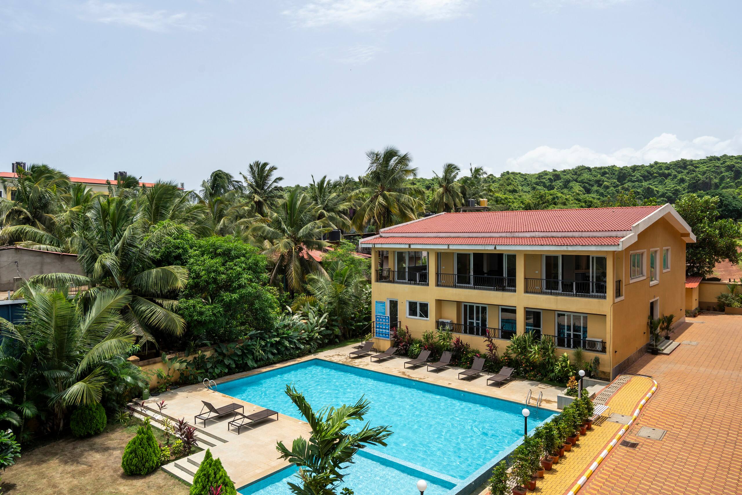 Emerald Pool View 1BHK | Candolim, North Goa 6