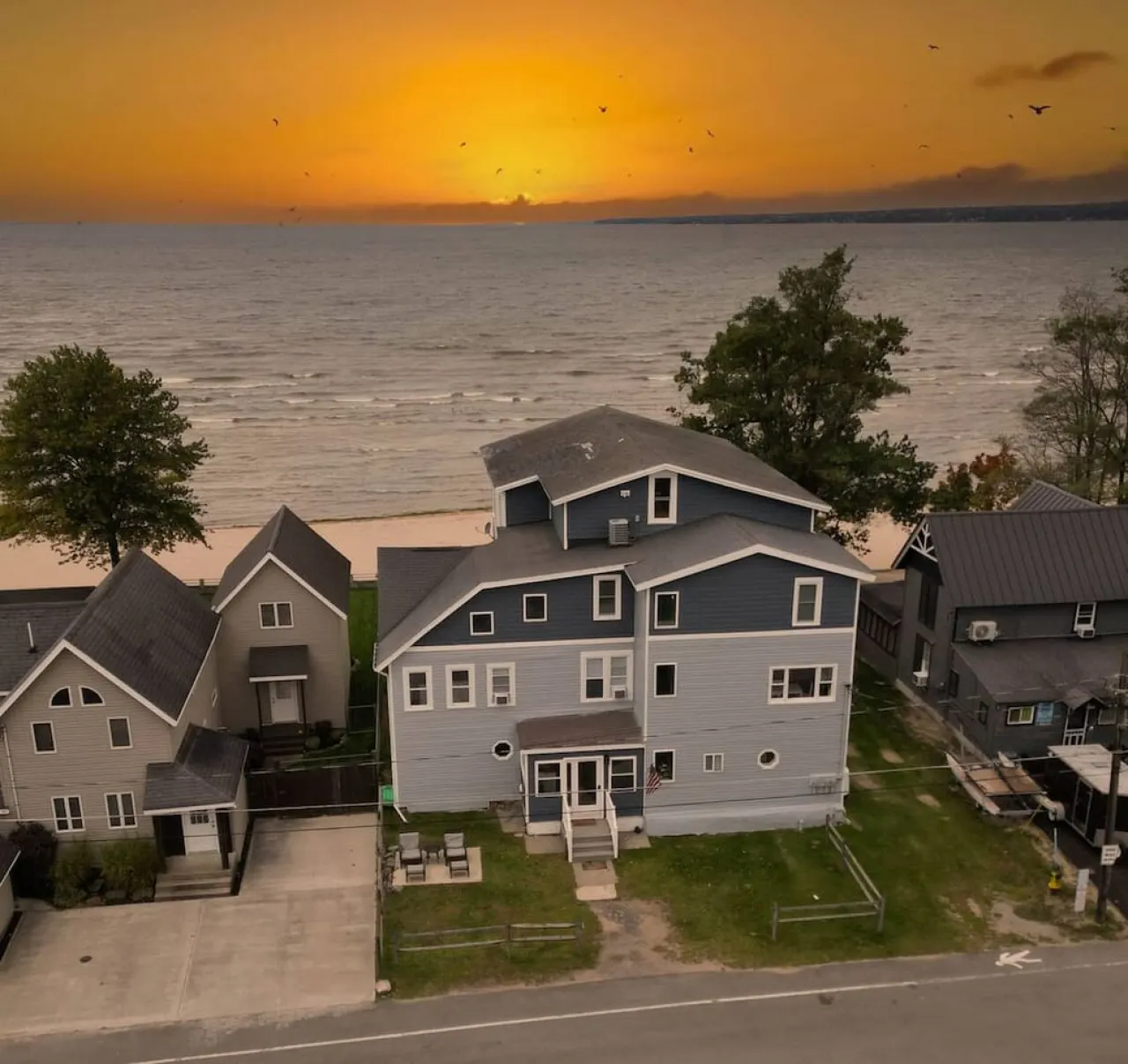 Historic Oneida Lakefront Home 14/BR Sleeps 42!