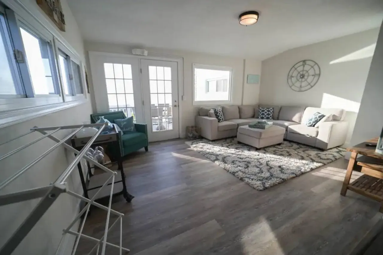 Historic Oneida Lakefront Home 14/BR Sleeps 42! 10