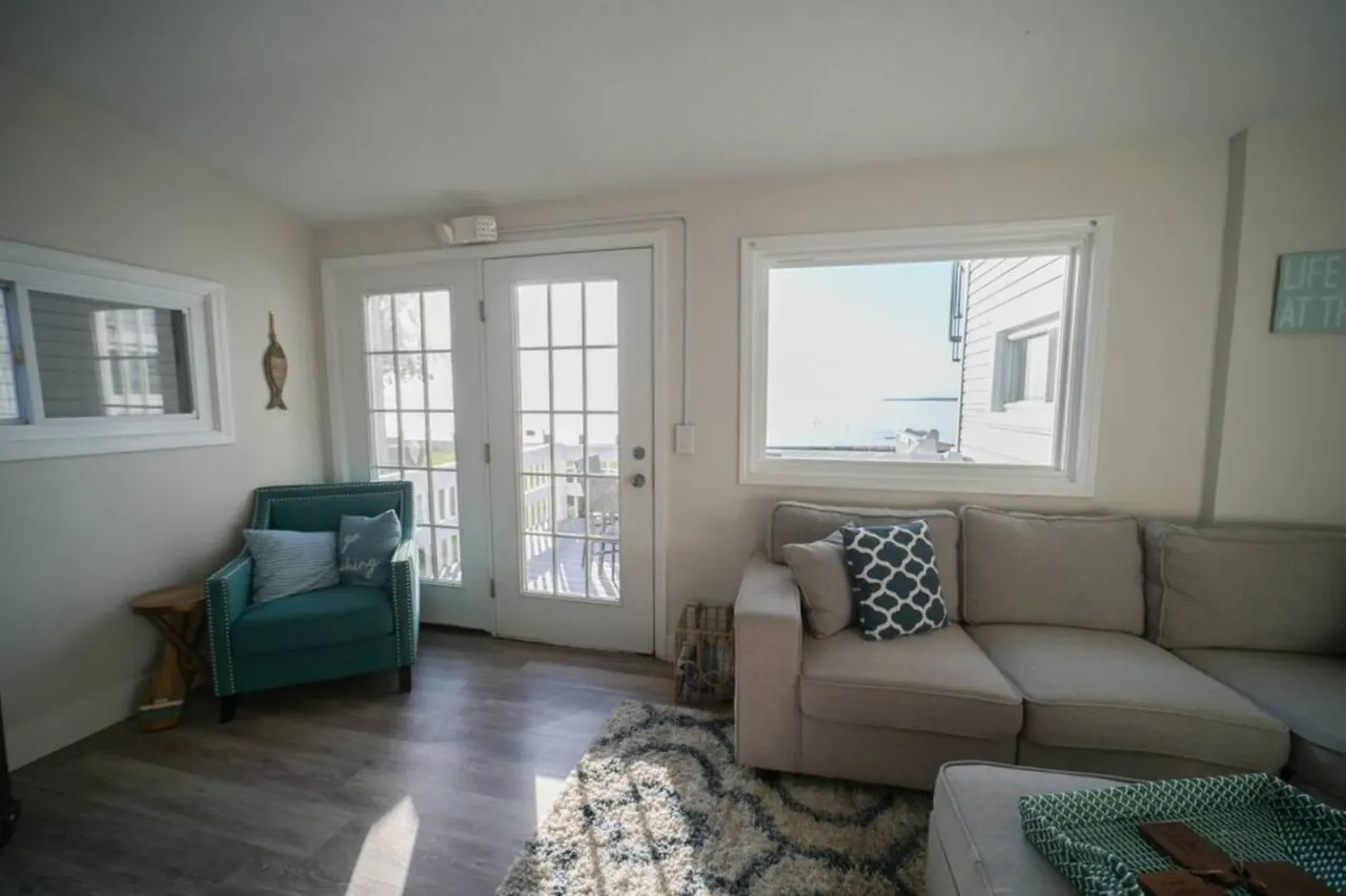 Historic Oneida Lakefront Home 14/BR Sleeps 42! 11
