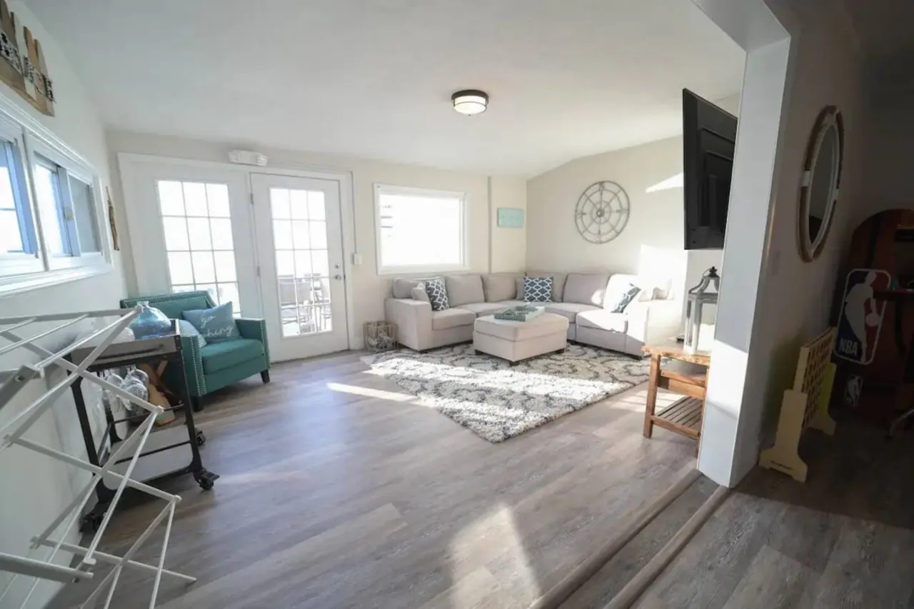Historic Oneida Lakefront Home 14/BR Sleeps 42! 12