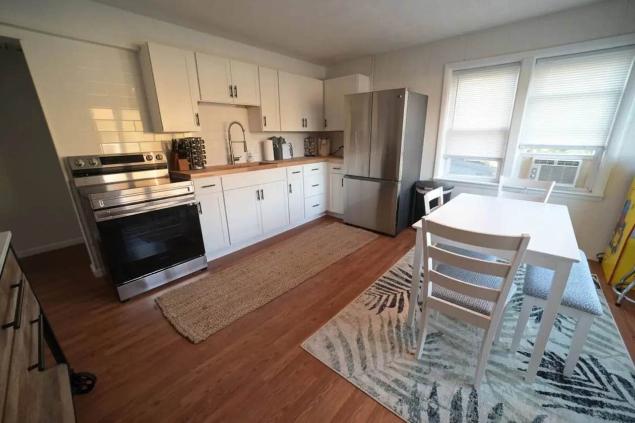 Historic Oneida Lakefront Home 14/BR Sleeps 42! 7