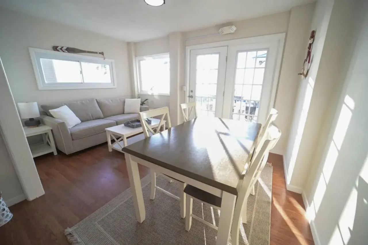 Historic Oneida Lakefront Home 14/BR Sleeps 42! 8