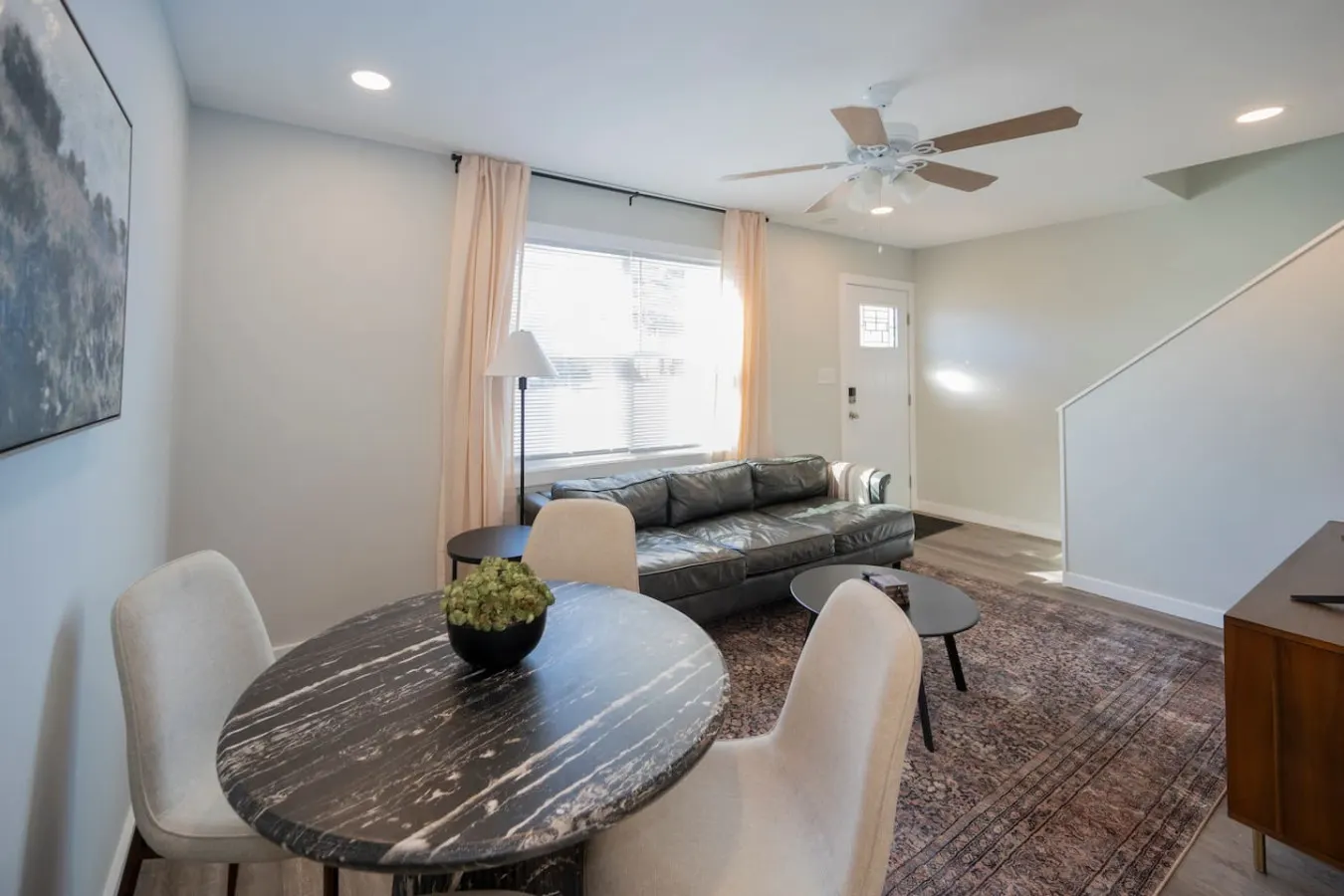 *Stylish 3BR Townhouse- Free Wi-Fi + Free Parking* 2