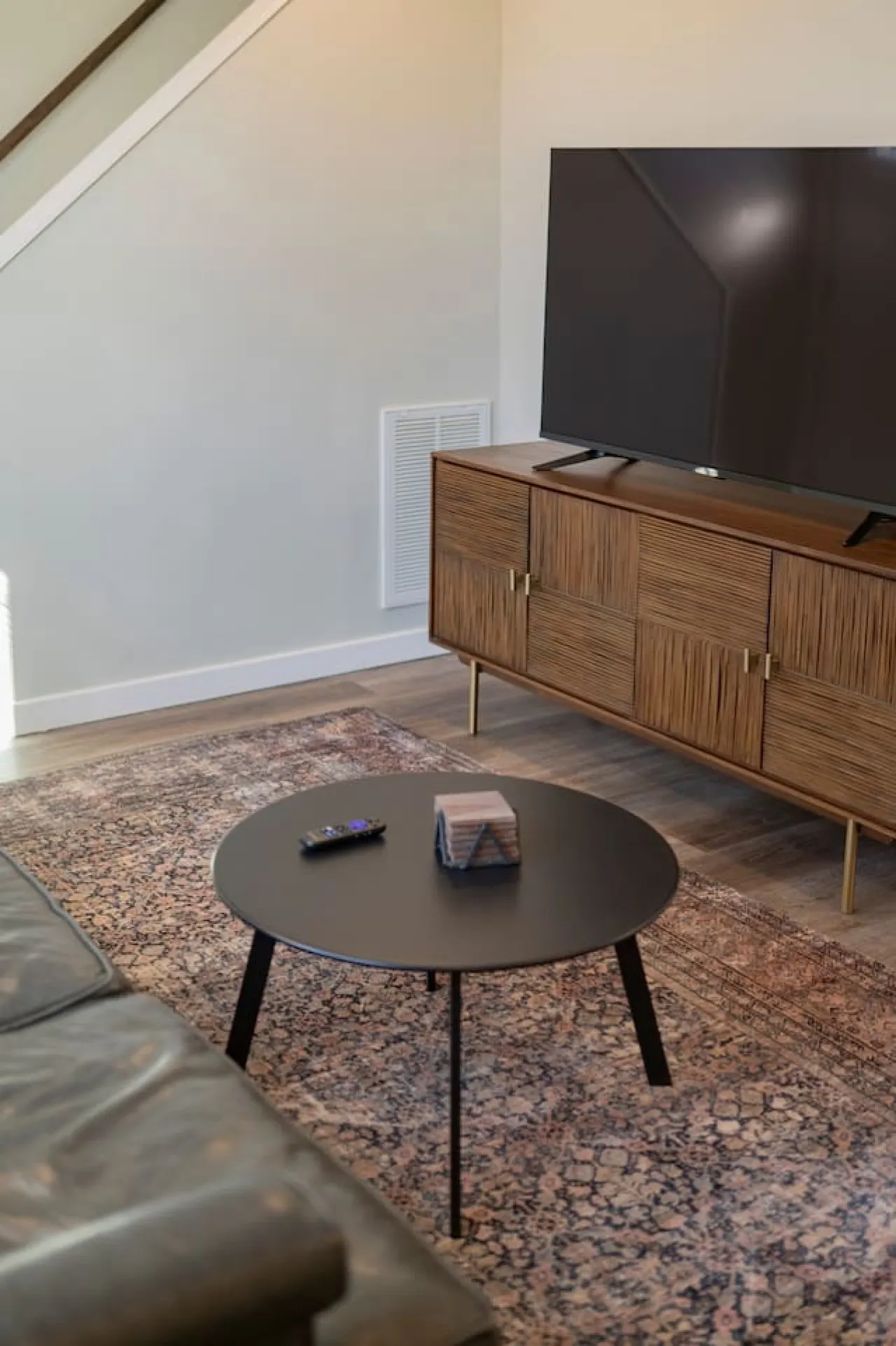 *Stylish 3BR Townhouse- Free Wi-Fi + Free Parking* 11