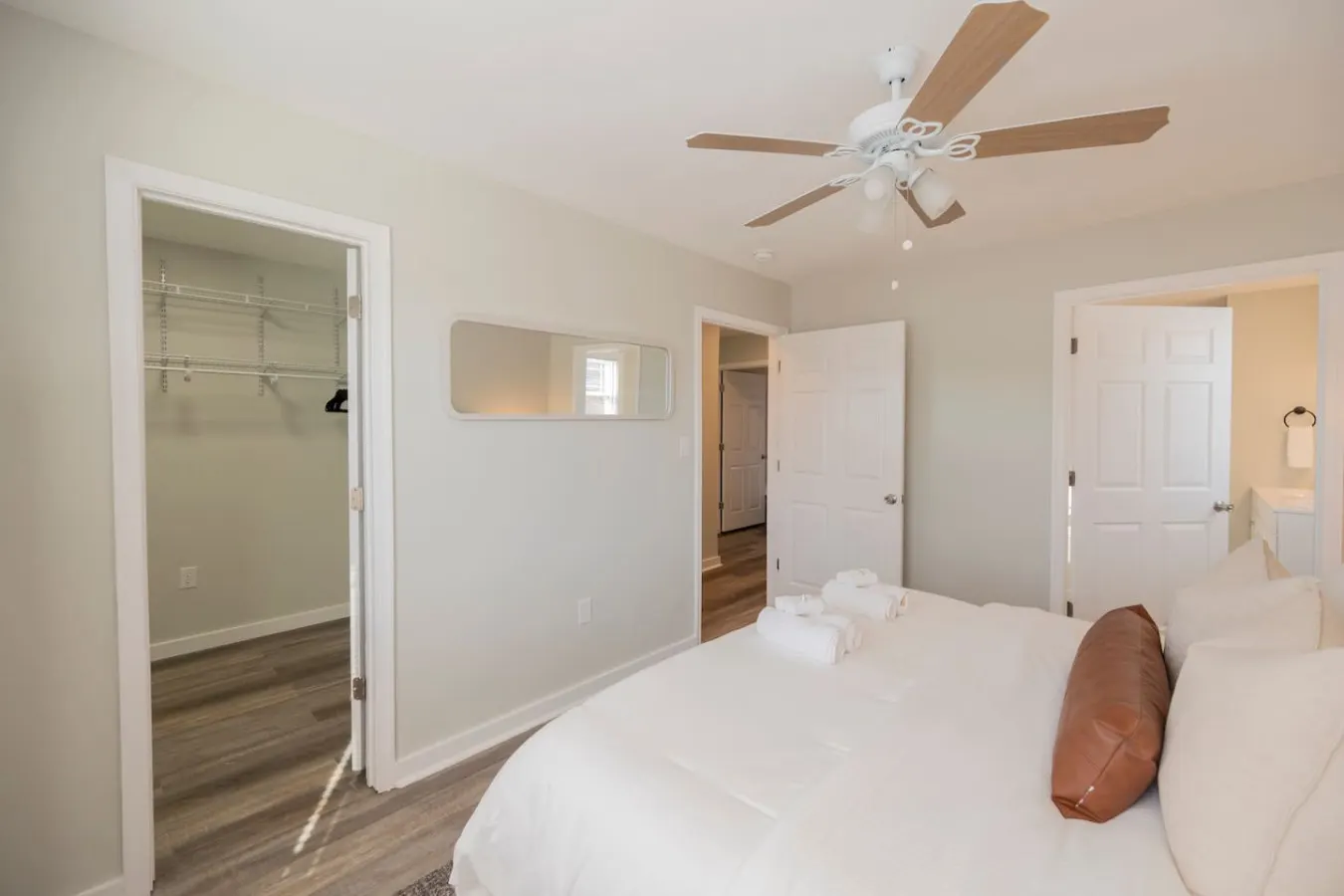 *Stylish 3BR Townhouse- Free Wi-Fi + Free Parking* 14