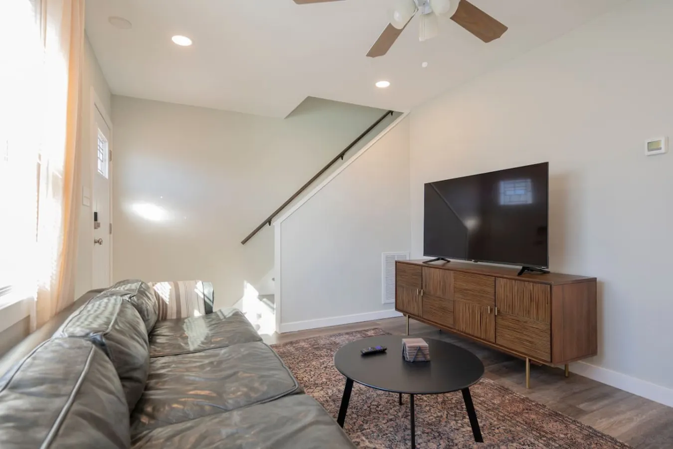 *Stylish 3BR Townhouse- Free Wi-Fi + Free Parking* 8