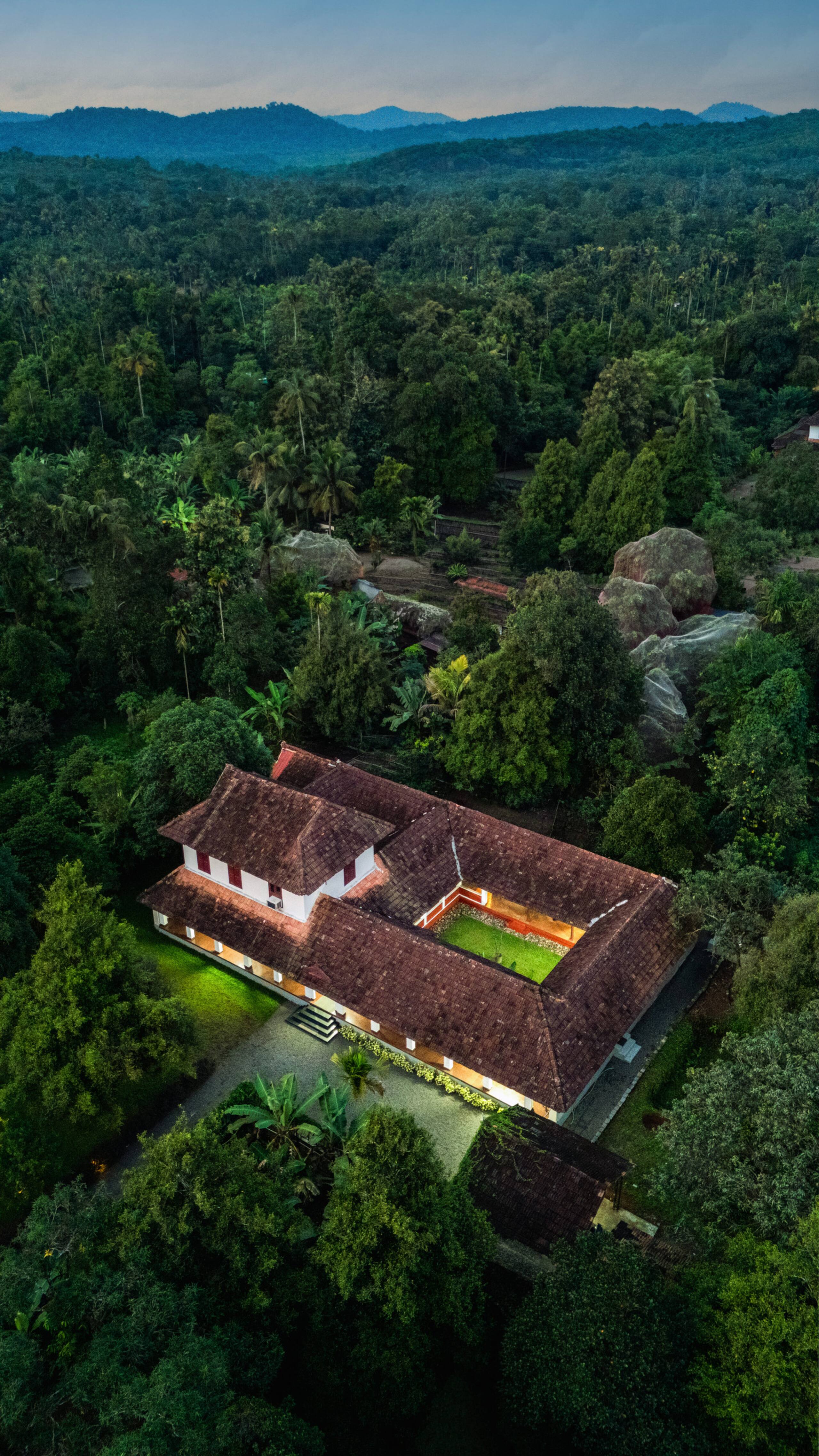 3 BHK Kerala Heritage Villa w/Courtyard & Garden 40