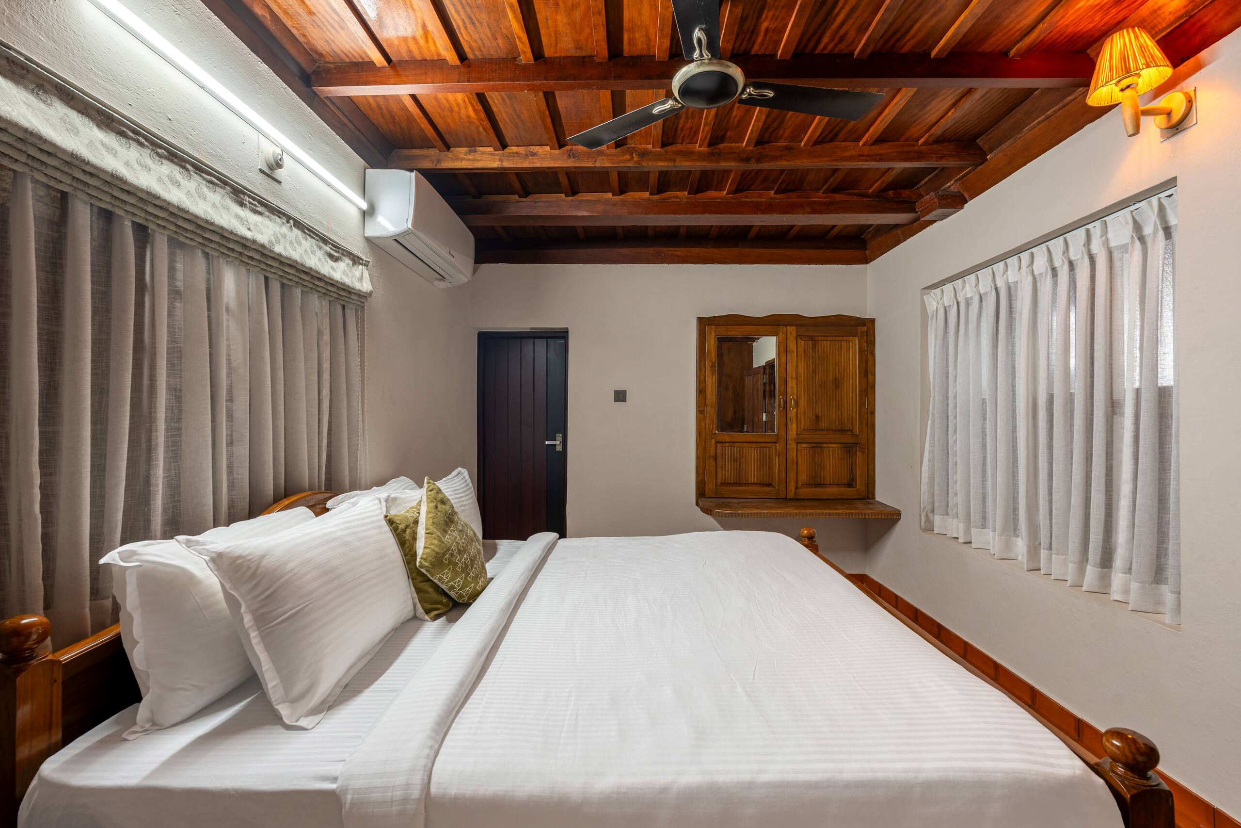 3 BHK Kerala Heritage Villa w/Courtyard & Garden 25