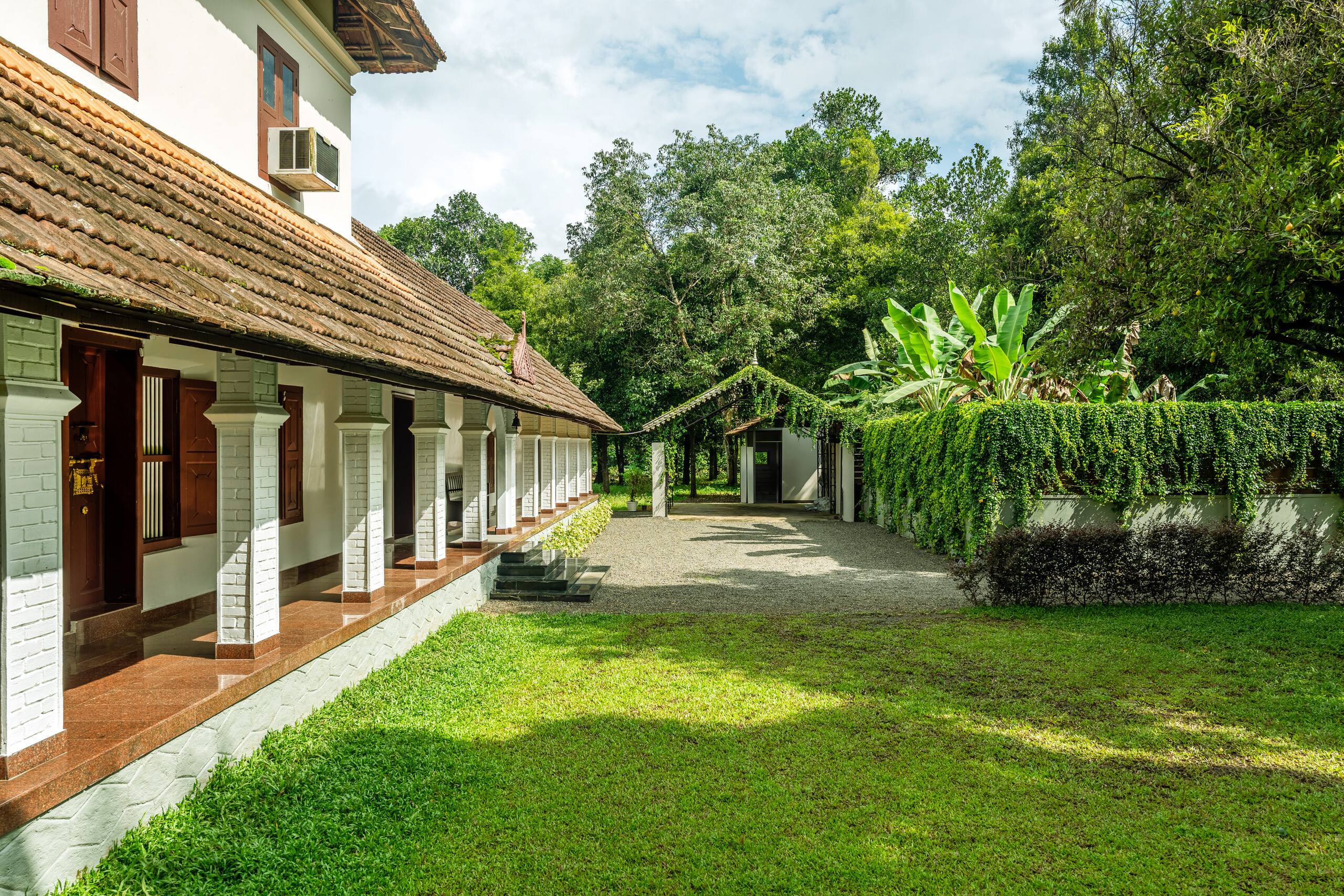 3 BHK Kerala Heritage Villa w/Courtyard & Garden 38
