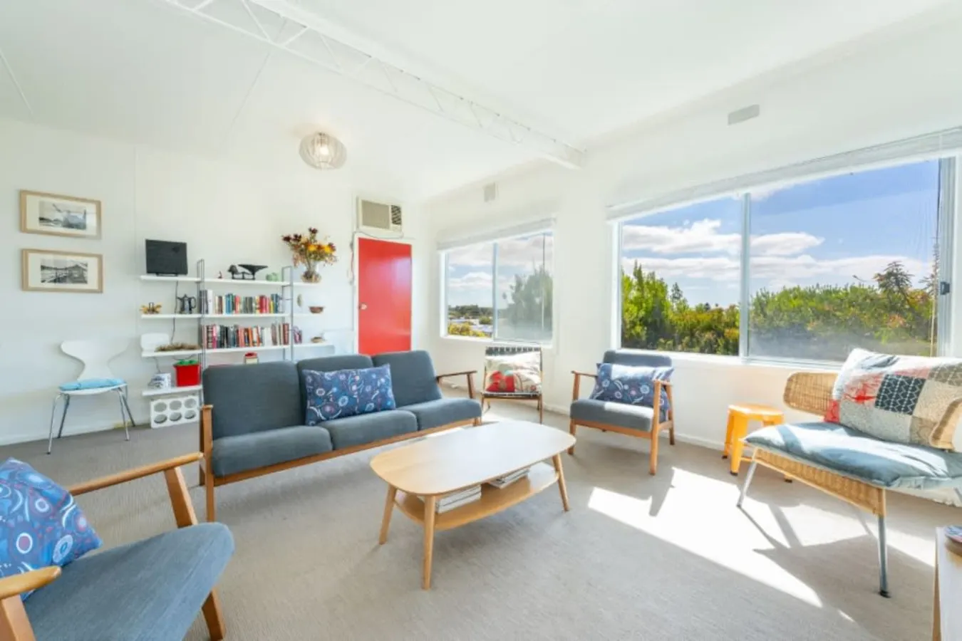 Syd’s Place—Retro Seaside Haven Upstairs