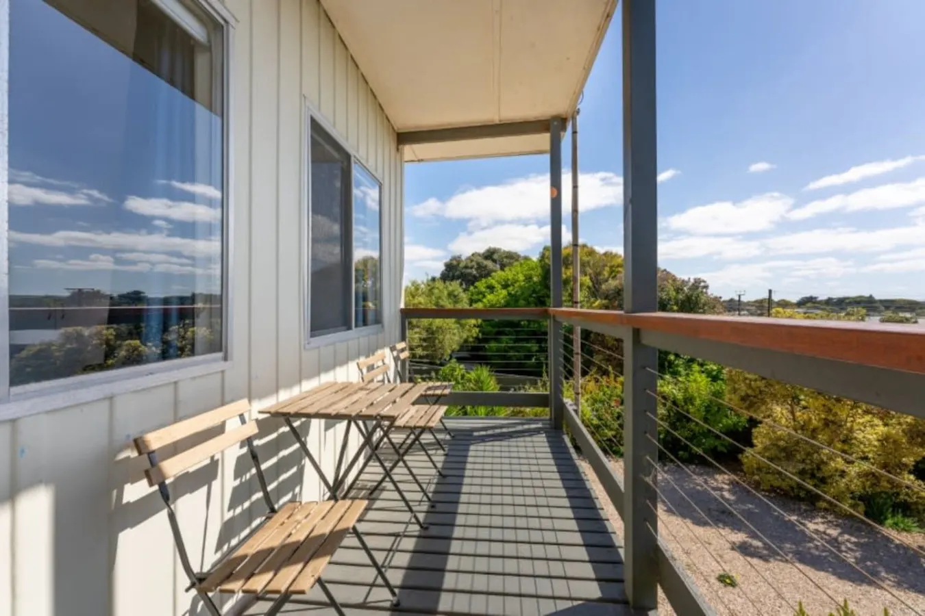 Syd’s Place—Retro Seaside Haven Upstairs 18