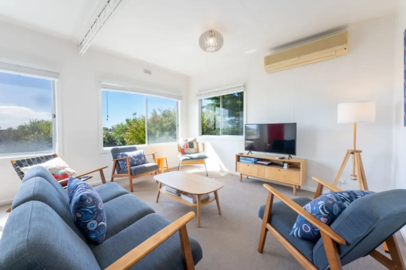 Syd’s Place—Retro Seaside Haven Upstairs 7