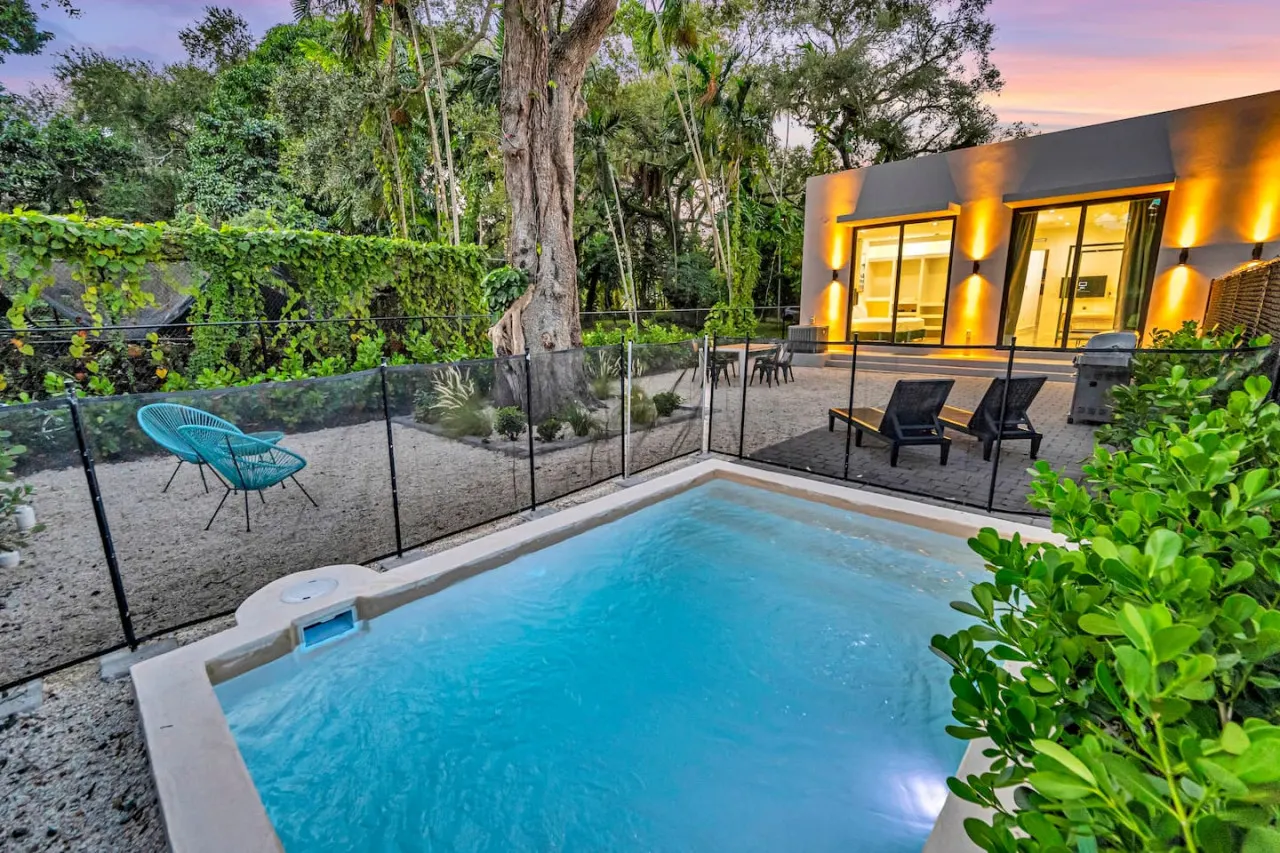 Wonderful New Tropical Pool House North Miami 1