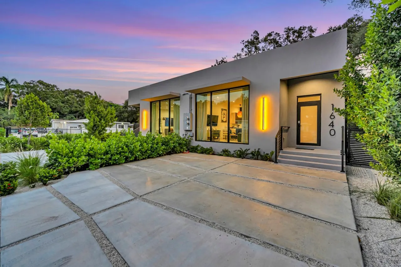Wonderful New Tropical Pool House North Miami 2