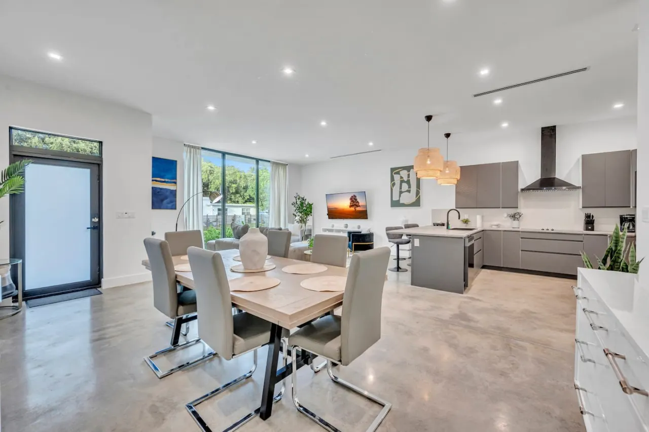 Wonderful New Tropical Pool House North Miami 10