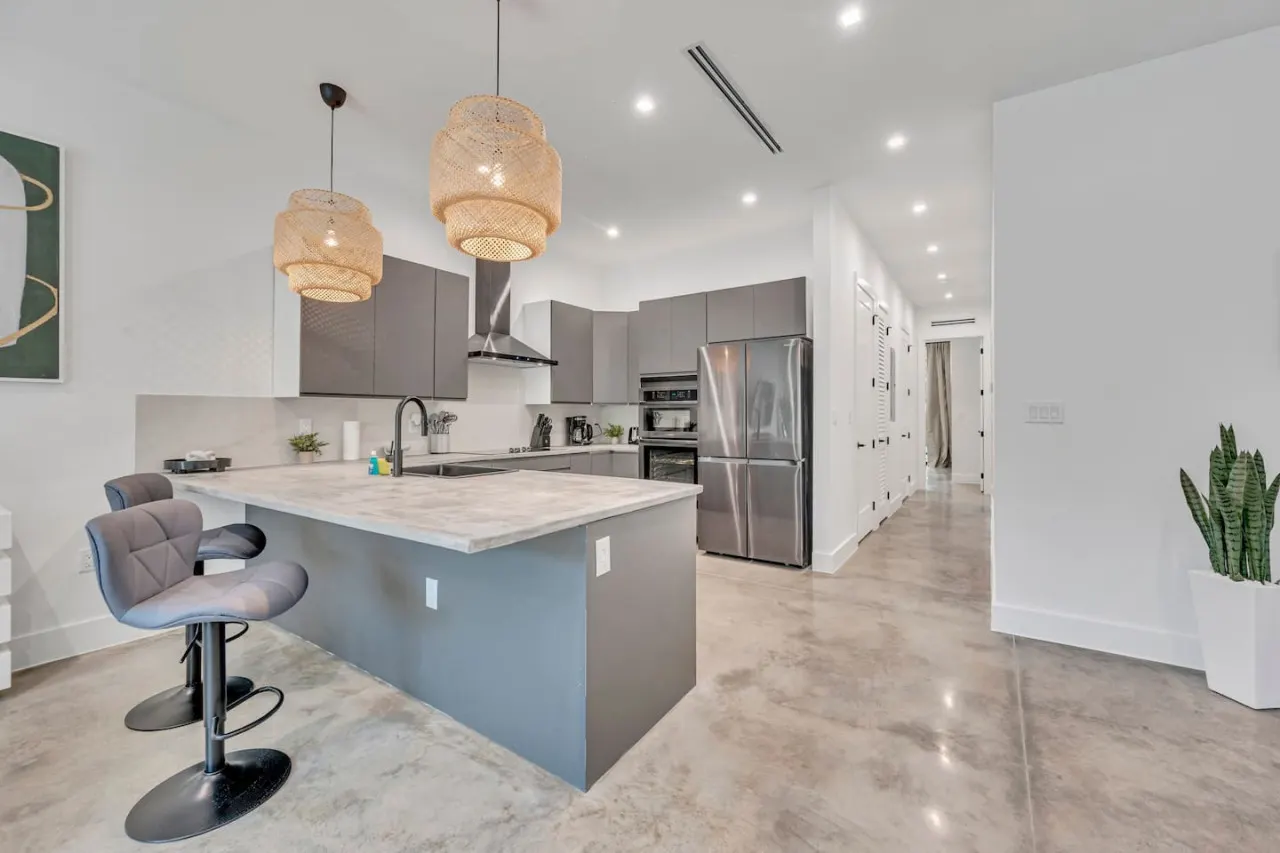 Wonderful New Tropical Pool House North Miami 16